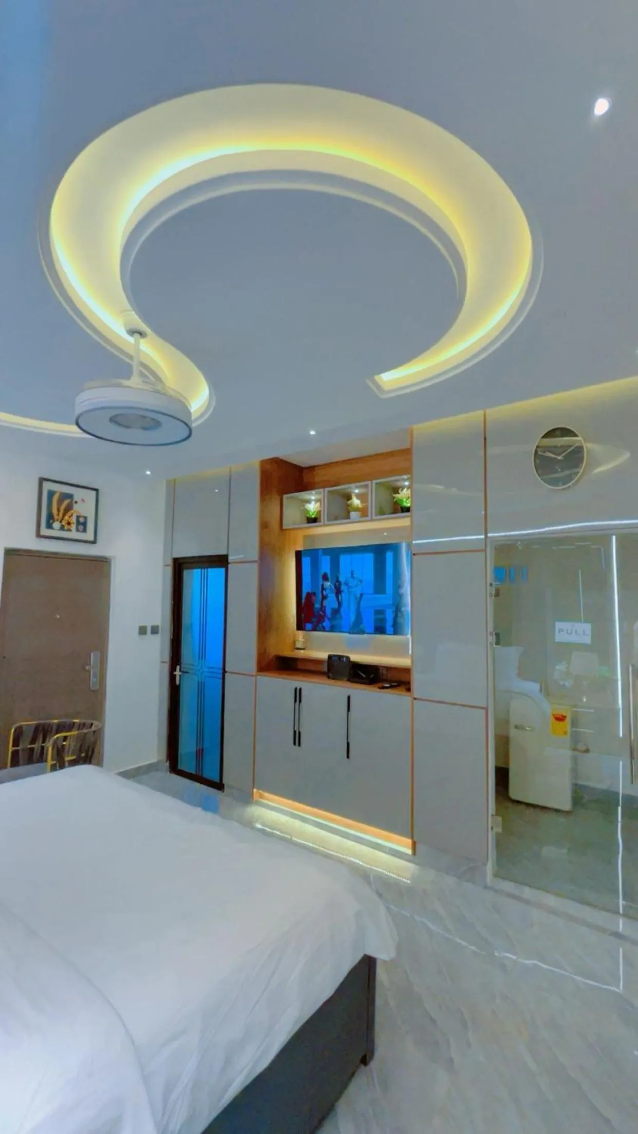 Kamara Lakeview Hotel