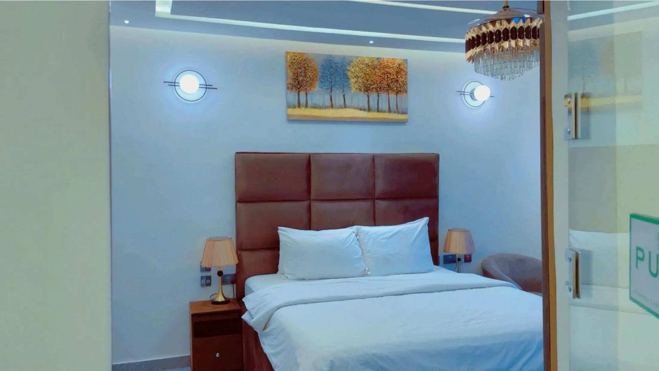 Kamara Lakeview Hotel