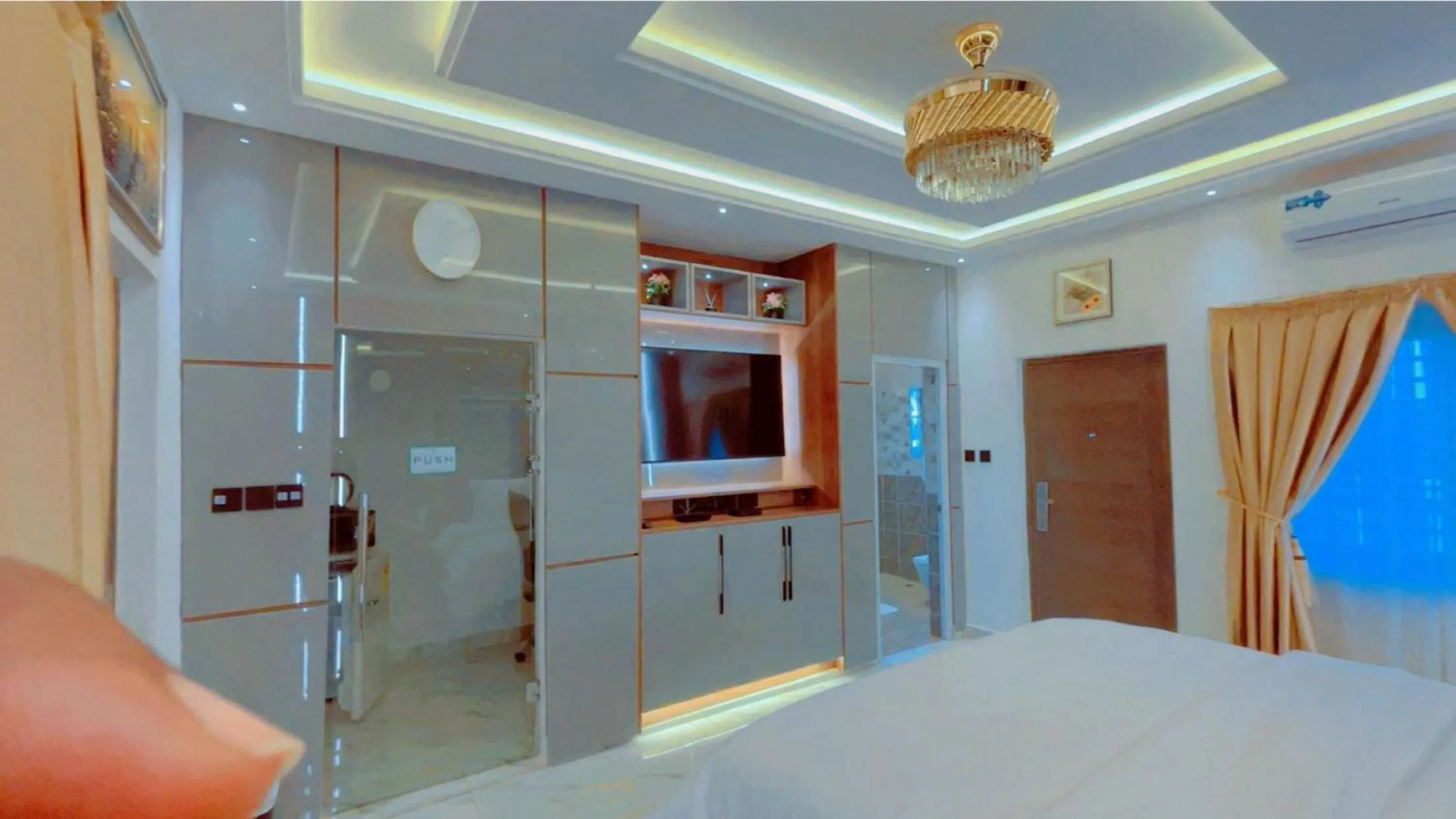 Kamara Lakeview Hotel