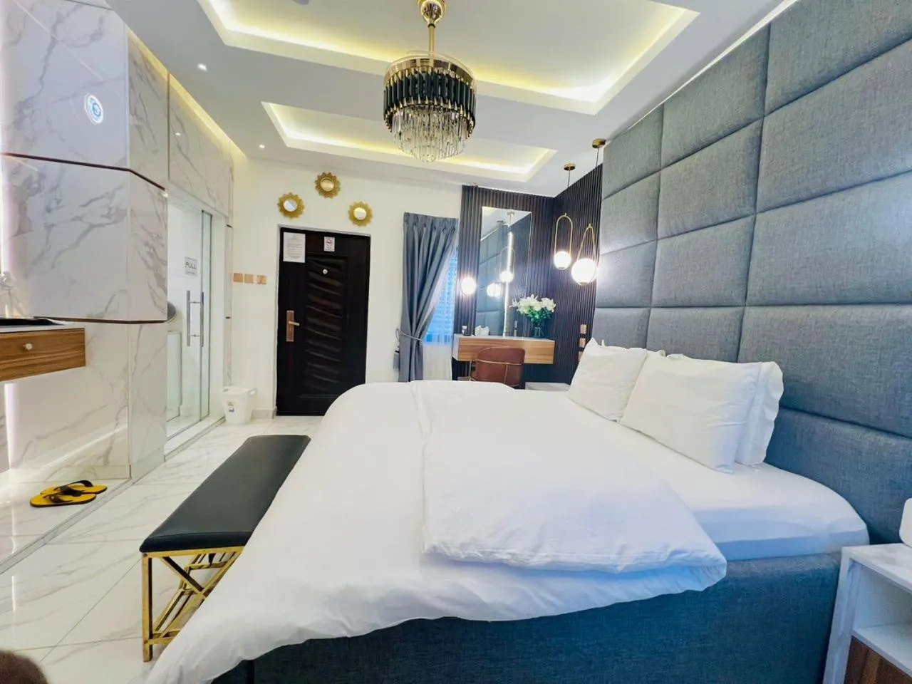 Kamara Lakeview Hotel