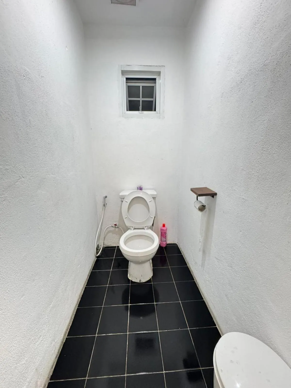 Toilet in Comfy Crib Hostel