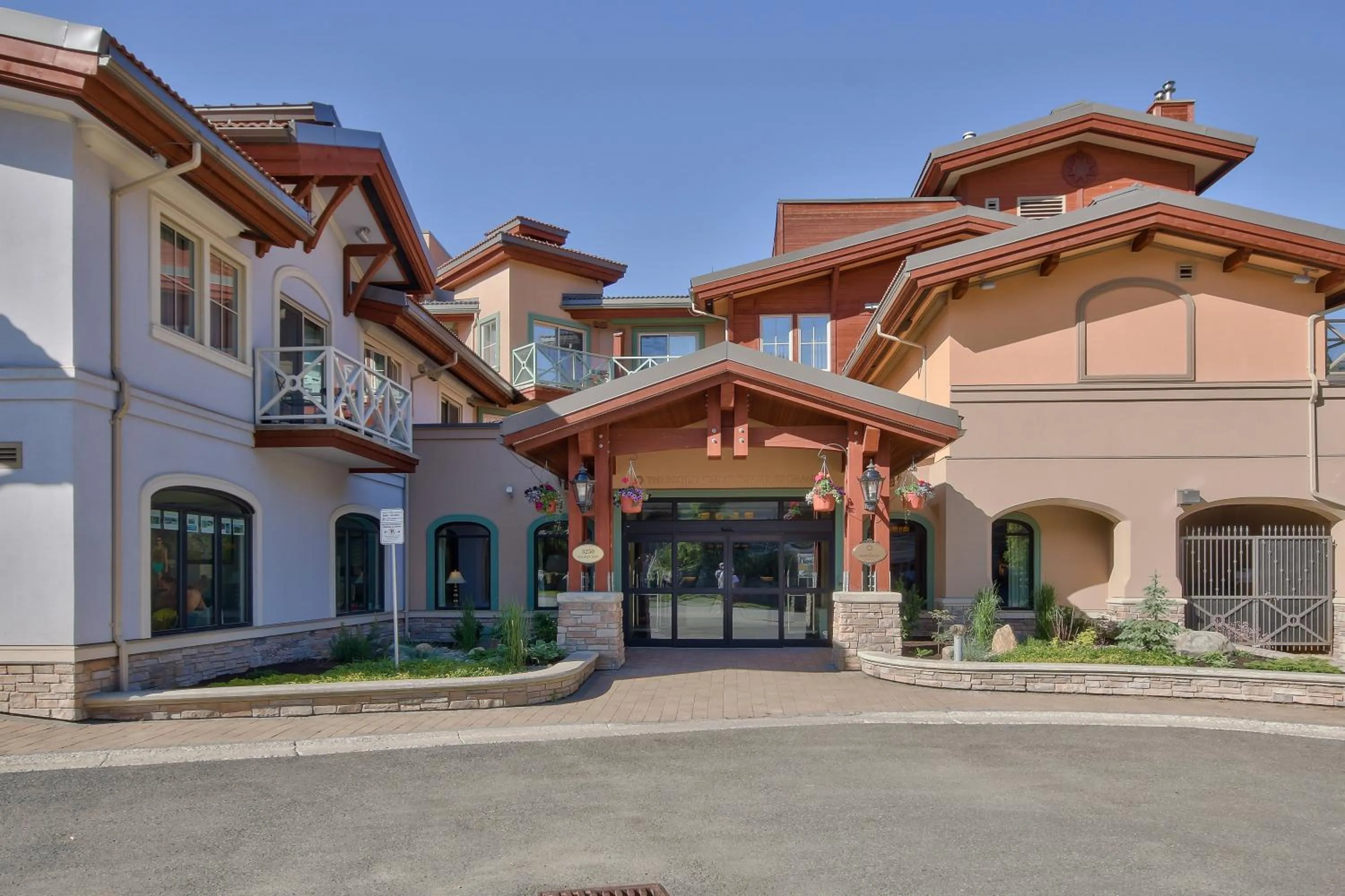 Facade/entrance in Residences at the Sun Peaks Grand