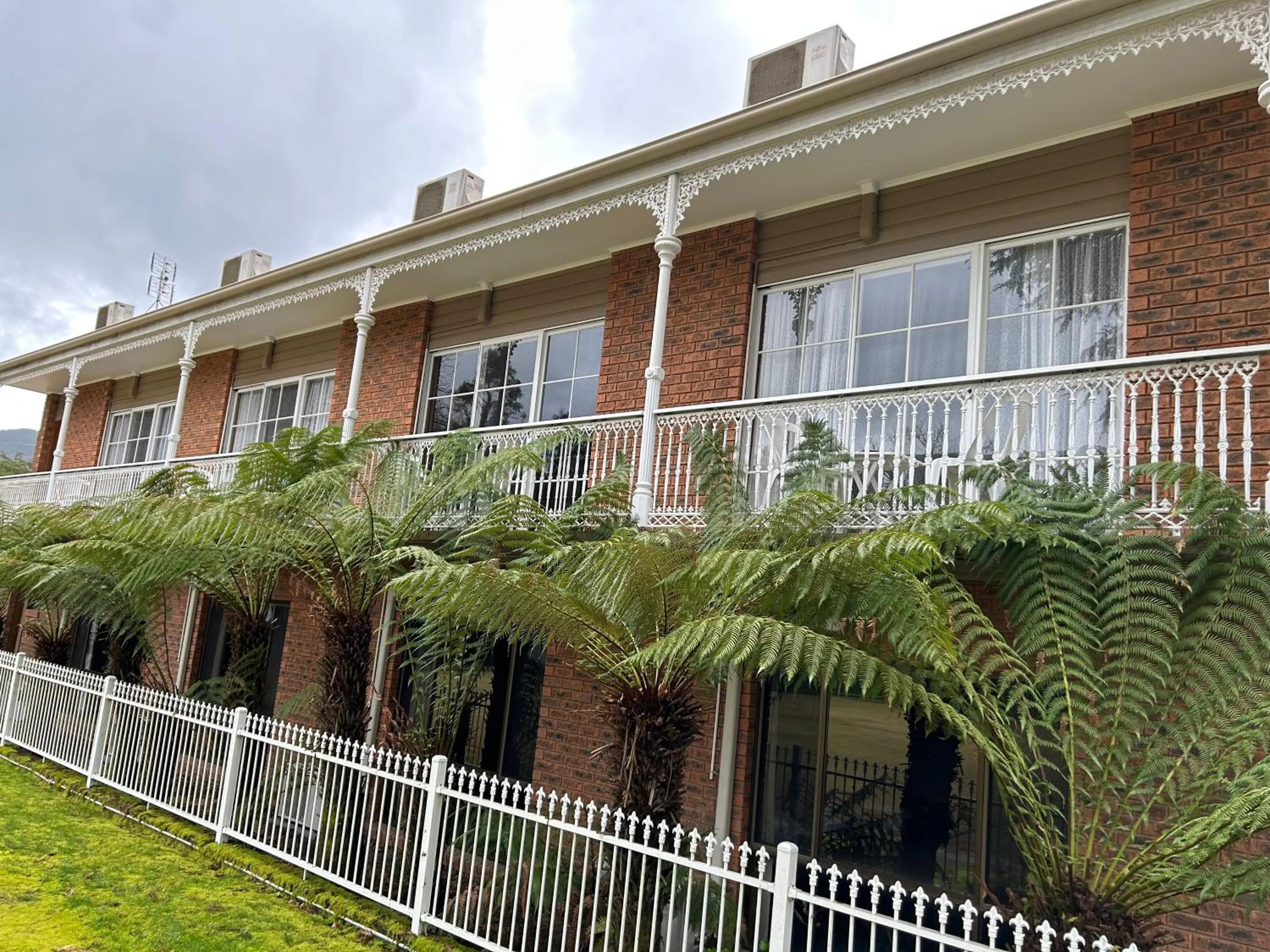 Barrass's John Bright Motor Inn