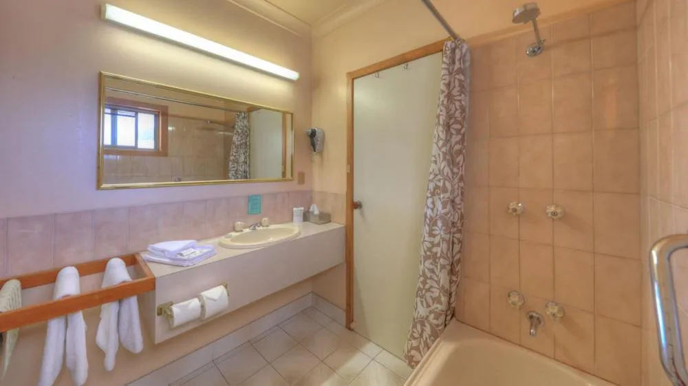 Barrass's John Bright Motor Inn