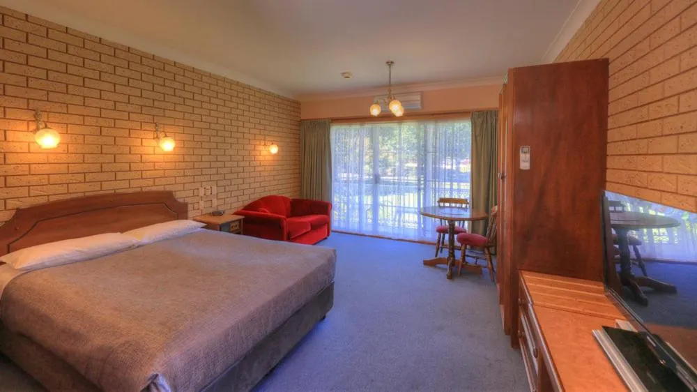 Bed in Barrass's John Bright Motor Inn