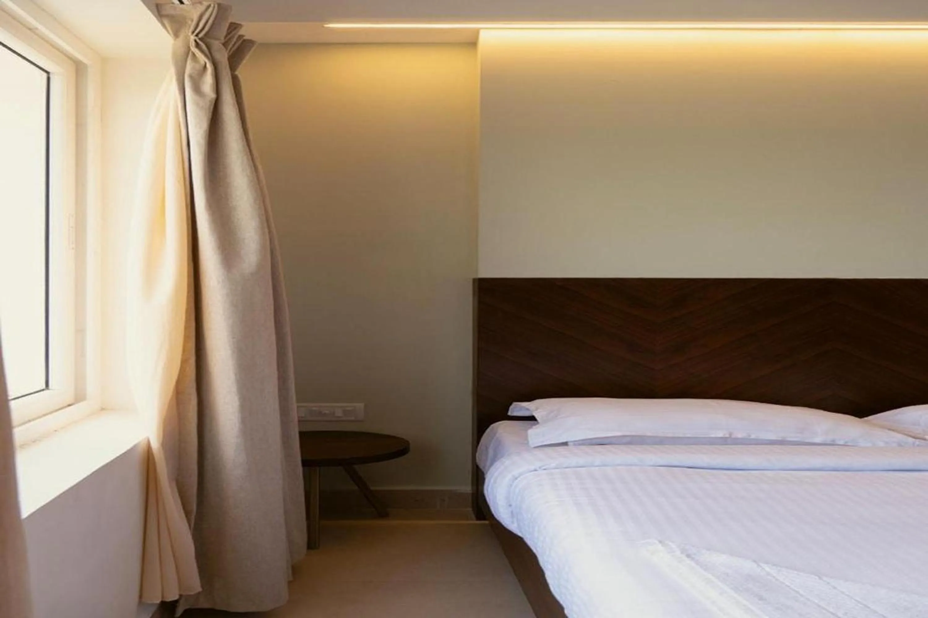 Bedroom in Flora Pavillion Near Global Hospital Perumbakkam