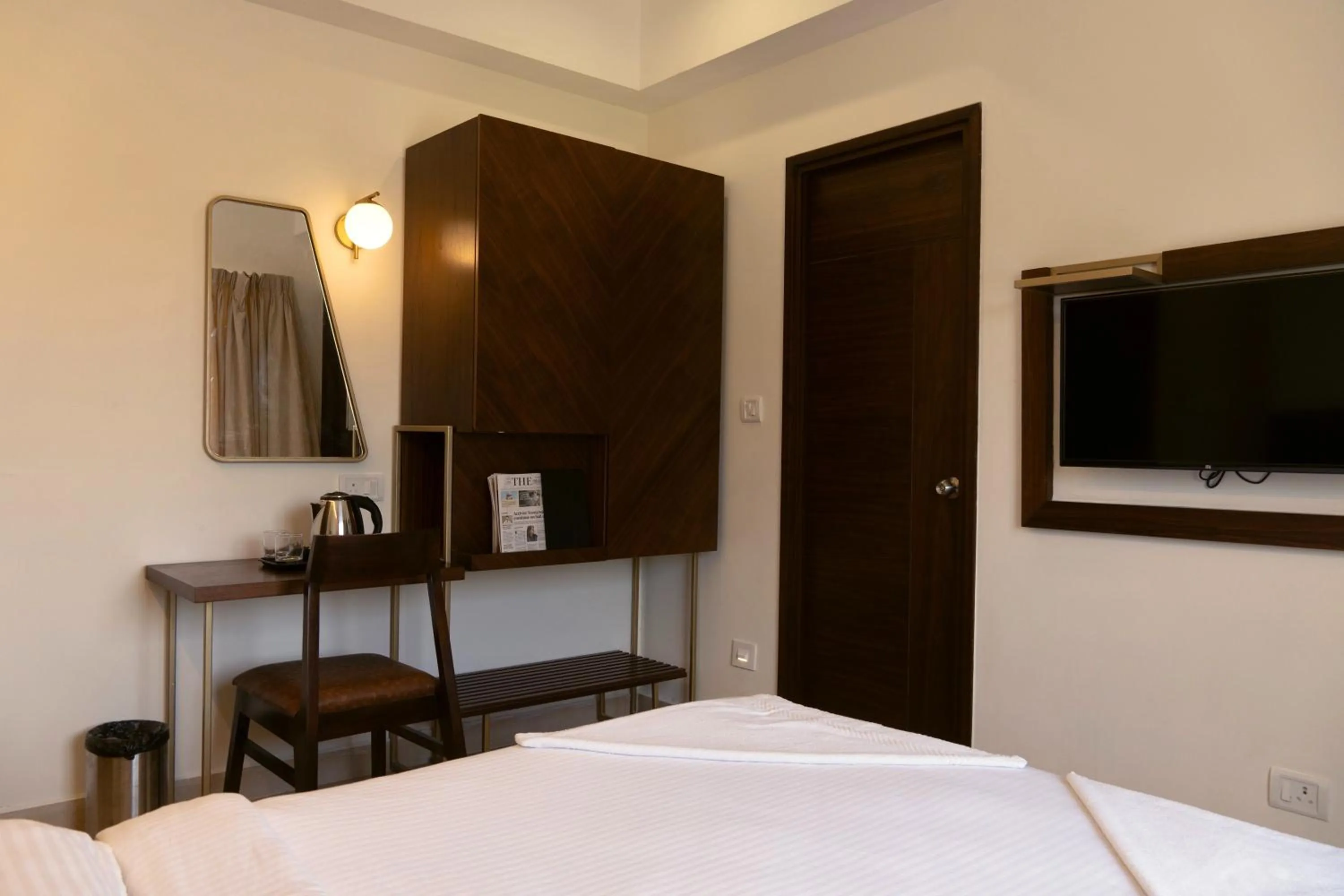 Bedroom in Flora Pavillion Near Global Hospital Perumbakkam