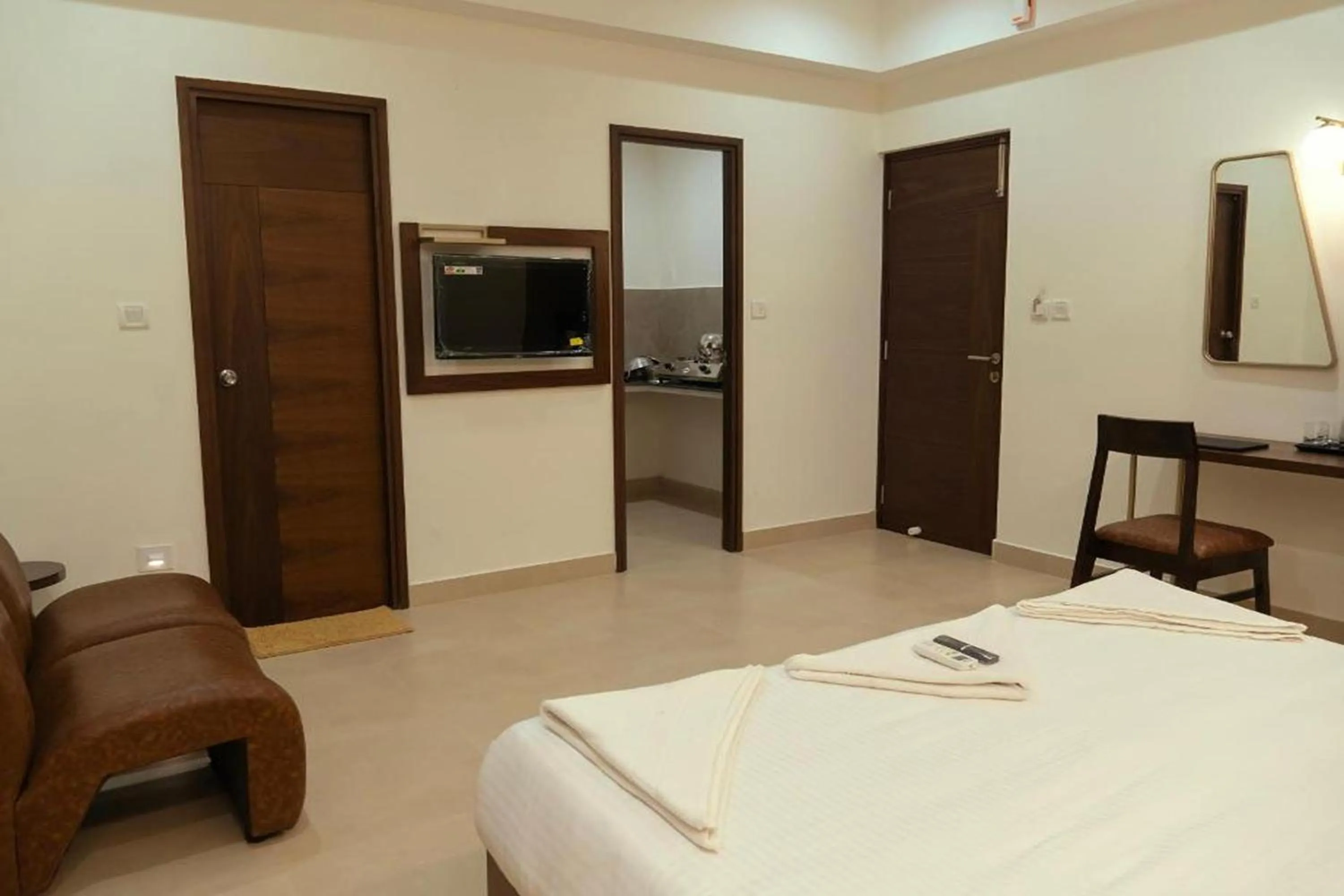 Bedroom in Flora Pavillion Near Global Hospital Perumbakkam