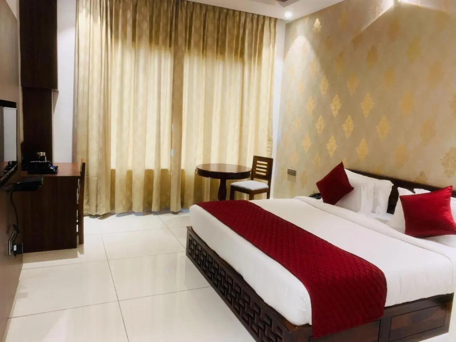 Deluxe Double Room - single occupancy in Rajathadri Royal Inn Deluxe Double Room - single occupancy in Rajathadri Royal Inn