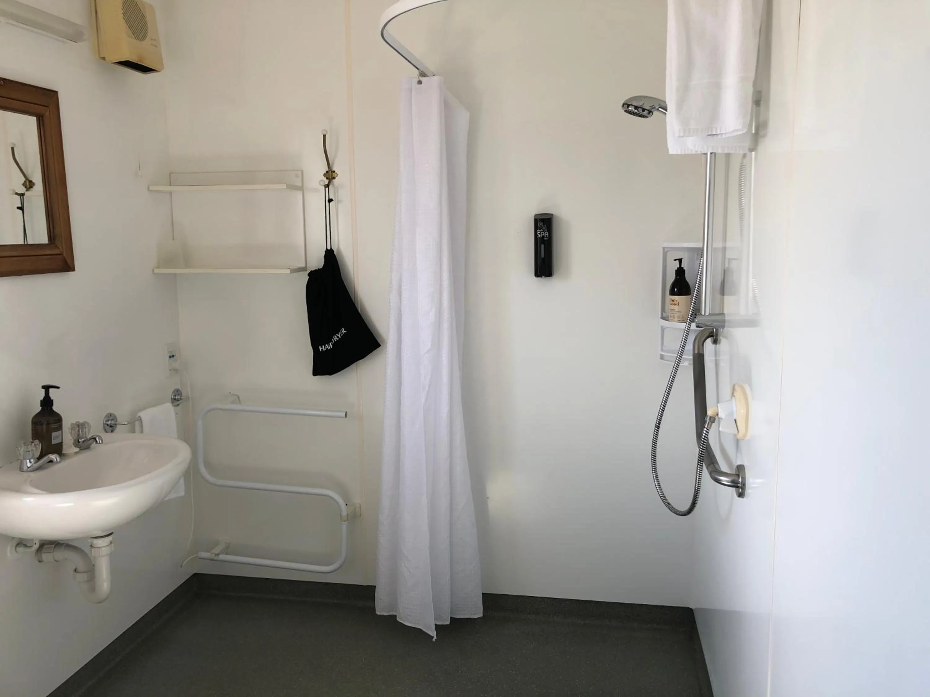 Shower in Kaka Point Motels