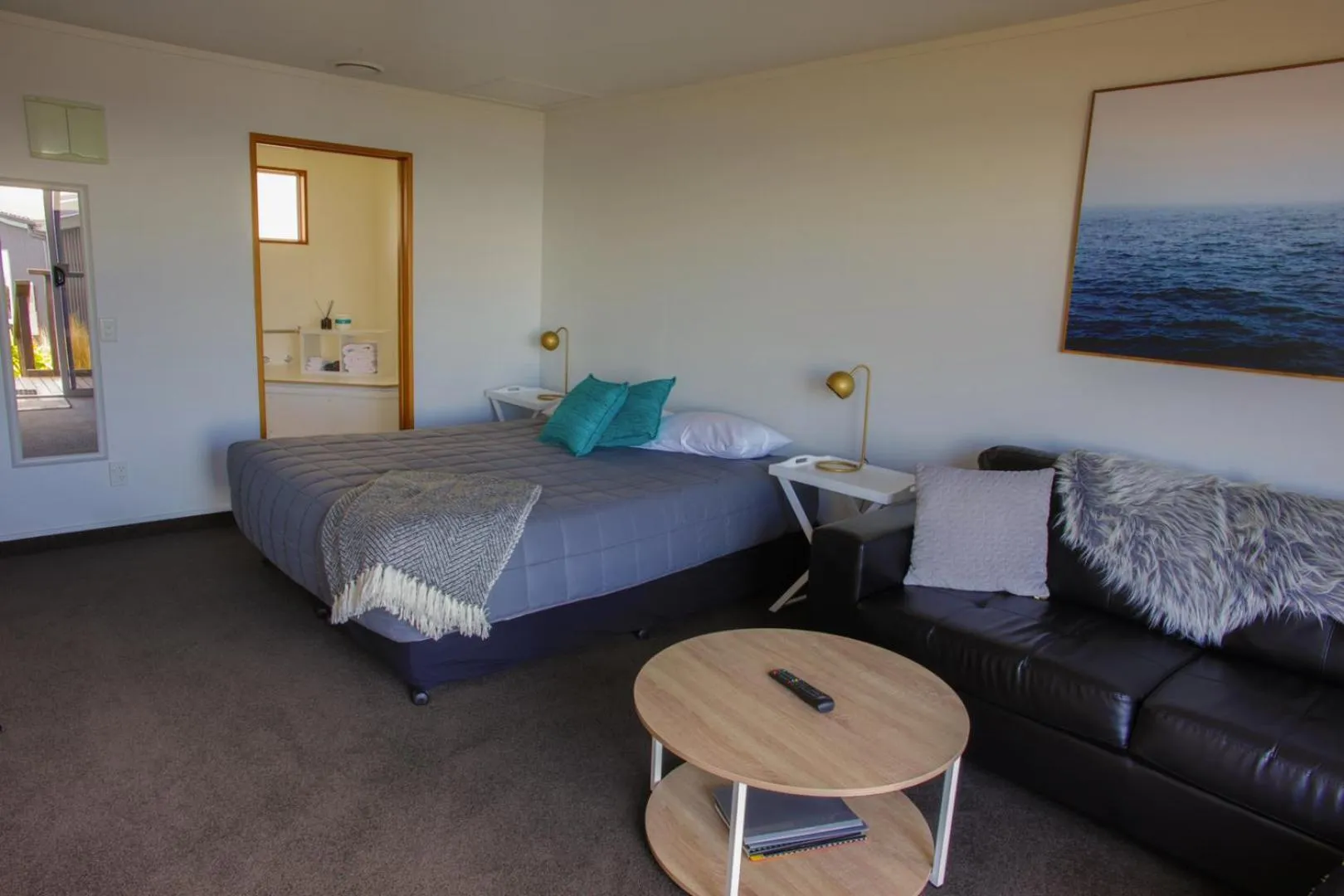 Bedroom, Bed in Kaka Point Motels