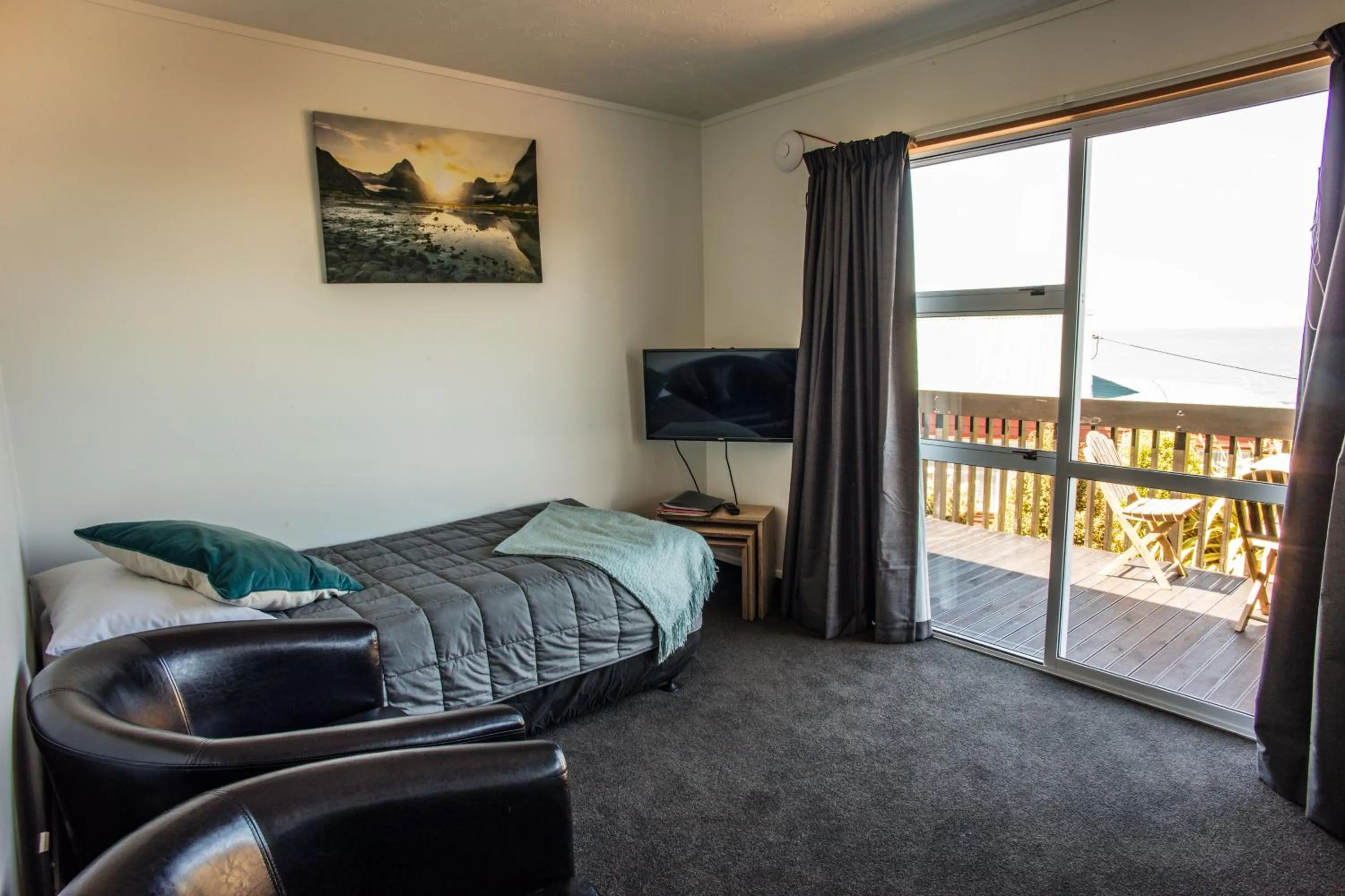 Bed in Kaka Point Motels