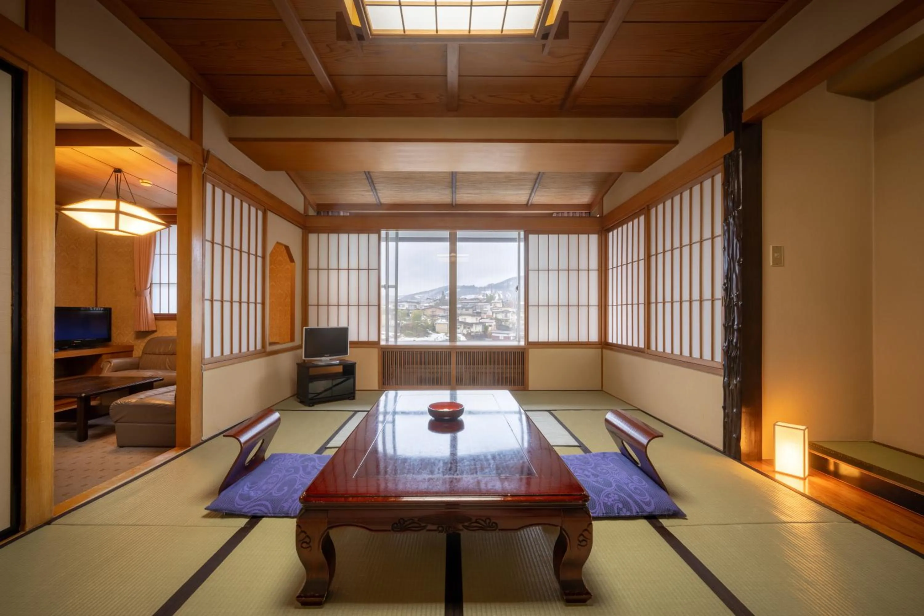 Photo of the whole room in Kami no yama Azumaya