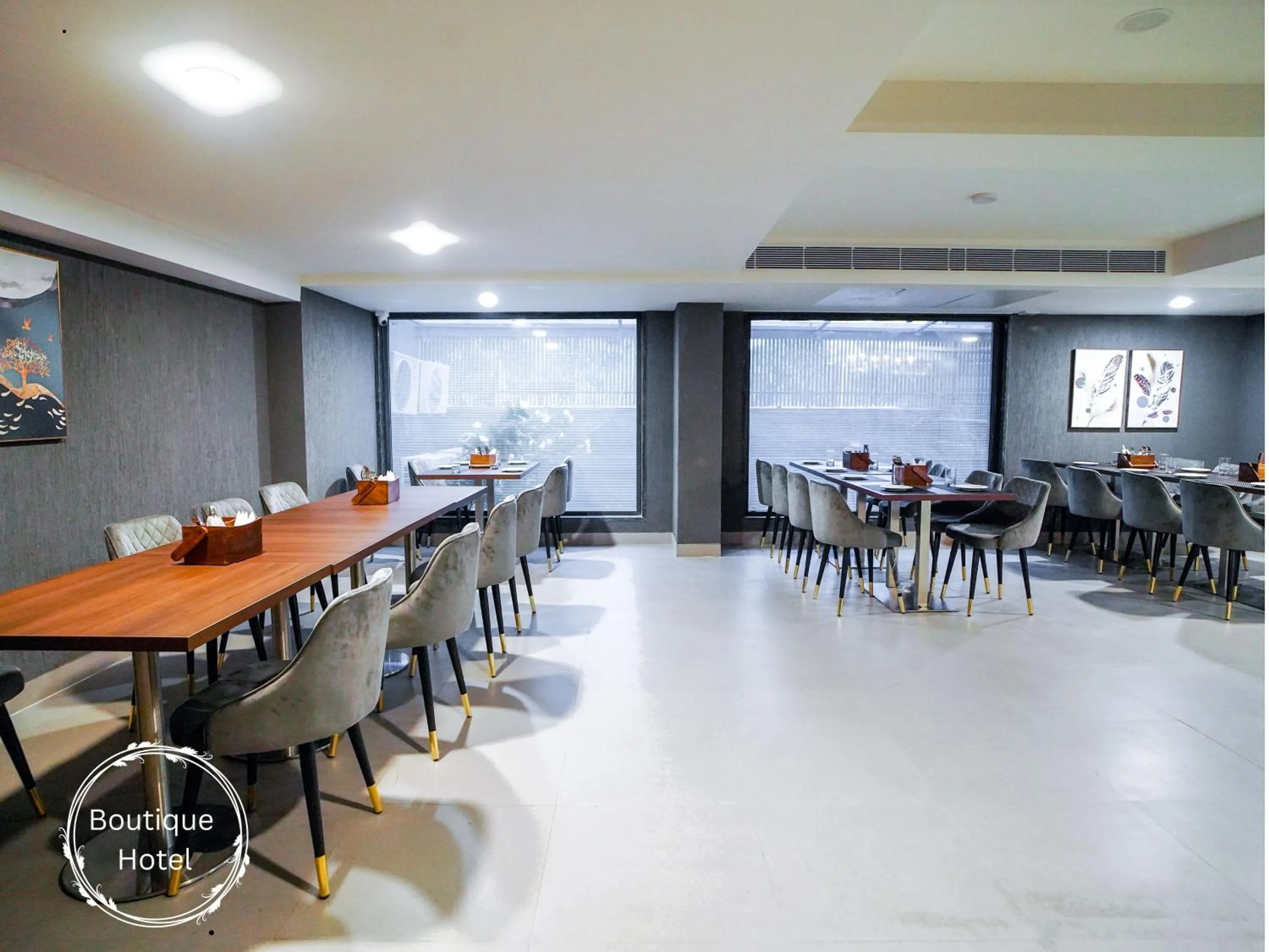 Restaurant/places to eat in Saltstayz Select - Golf Course Road & Sector 57