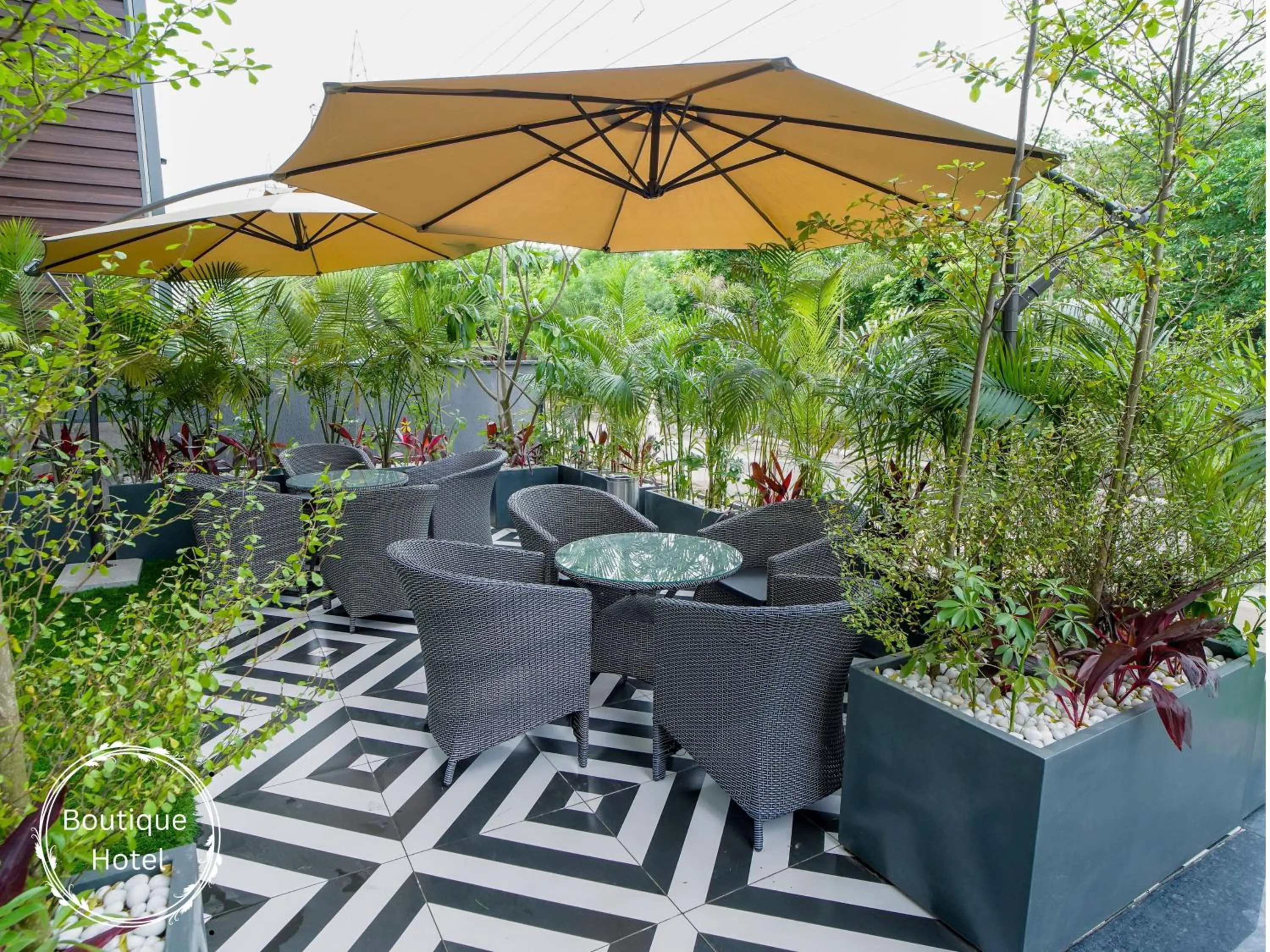 Patio in Saltstayz Select - Golf Course Road & Sector 57