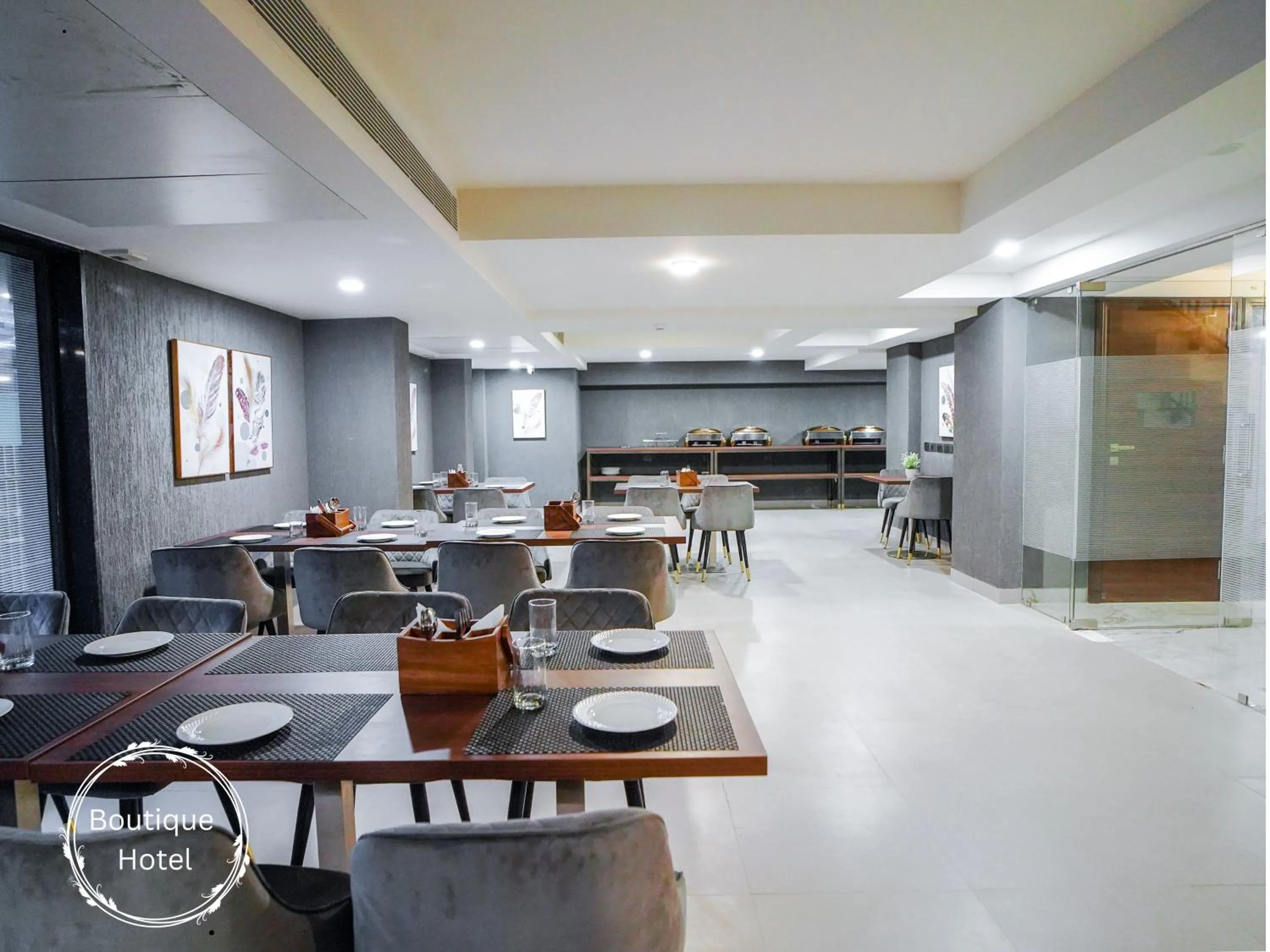 Restaurant/places to eat in Saltstayz Select - Golf Course Road & Sector 57