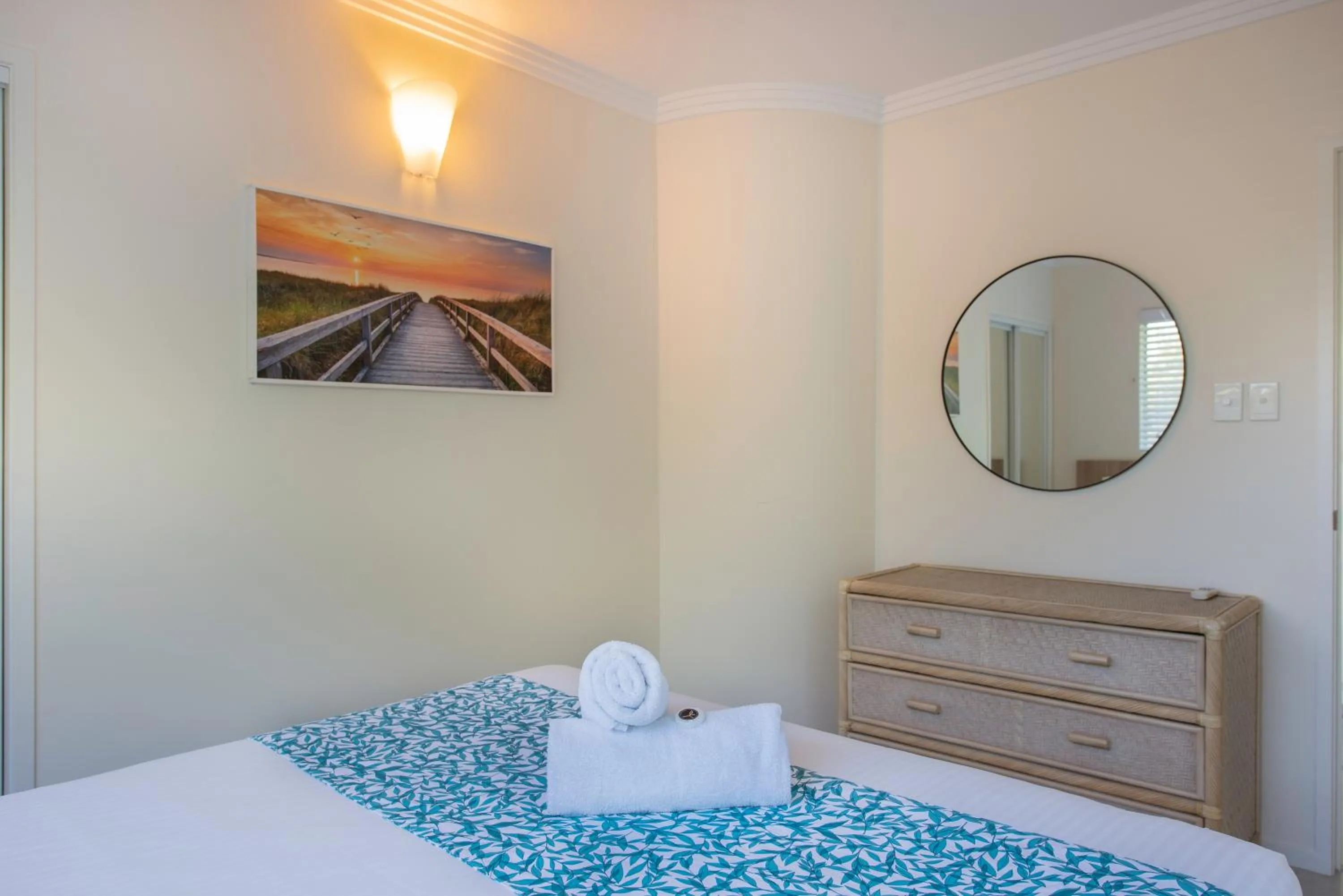 Bedroom, Bed in Coral Sea Vista Apartments