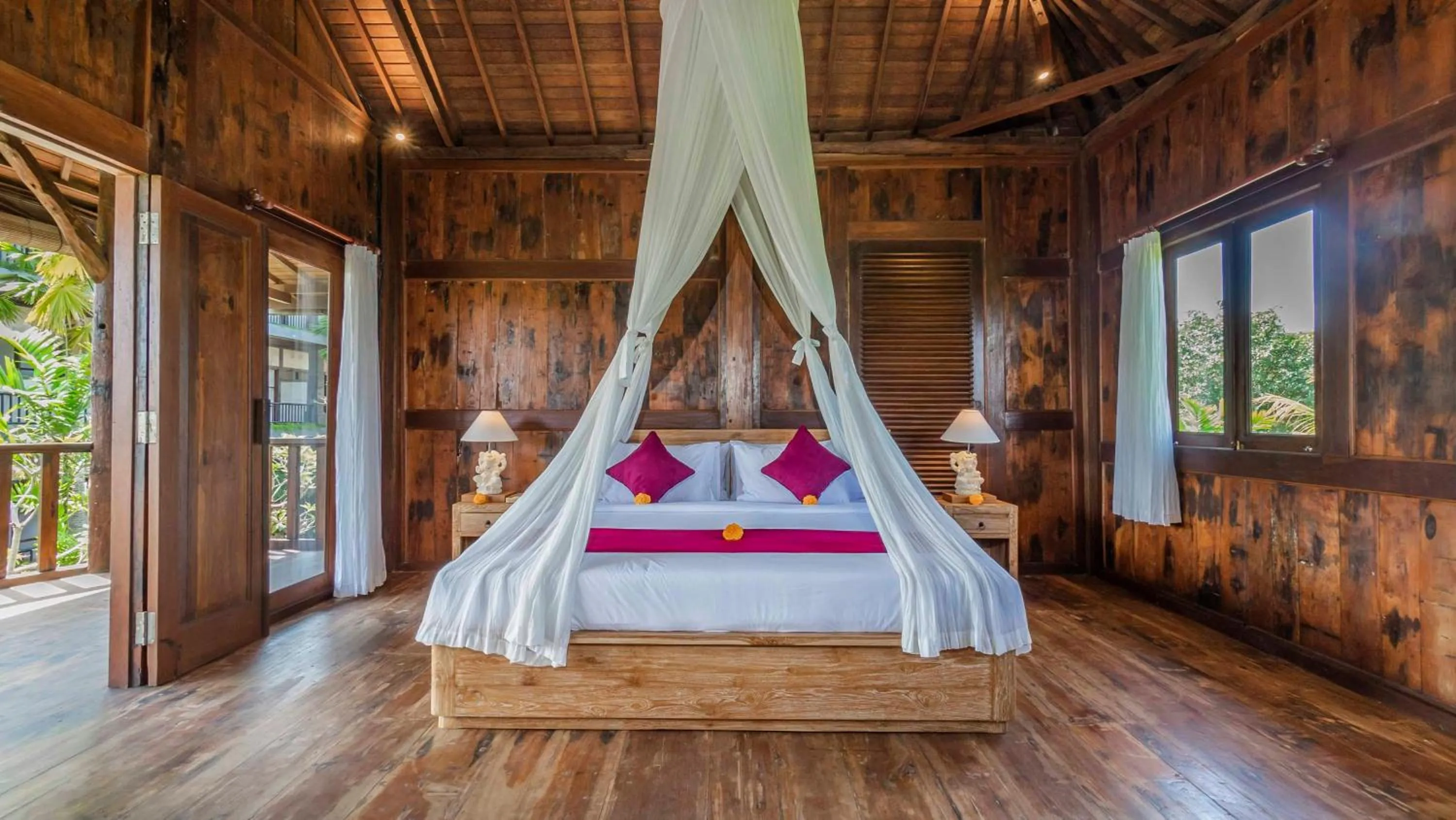 Photo of the whole room, Bed in Gayatri Retreat Ubud