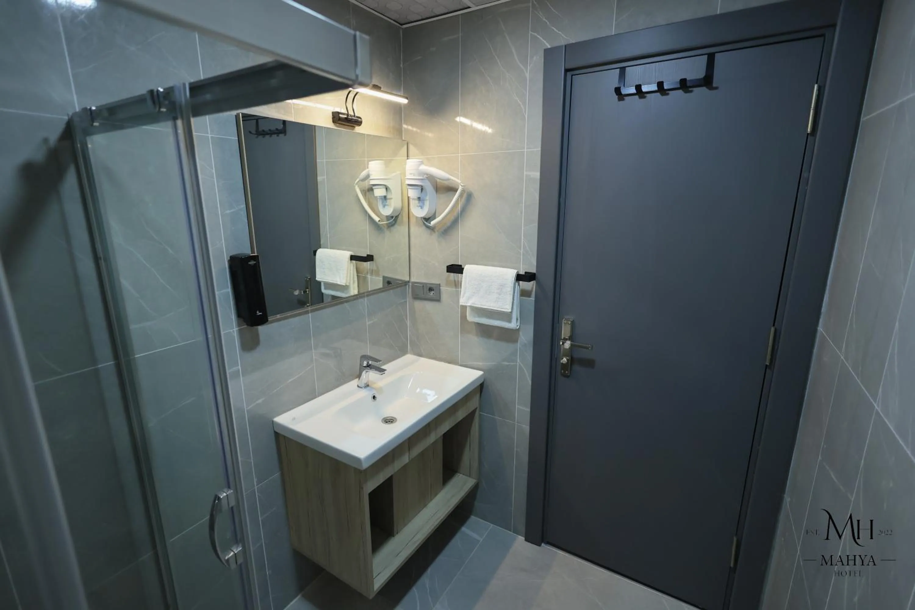 Shower in Mahya Hotel