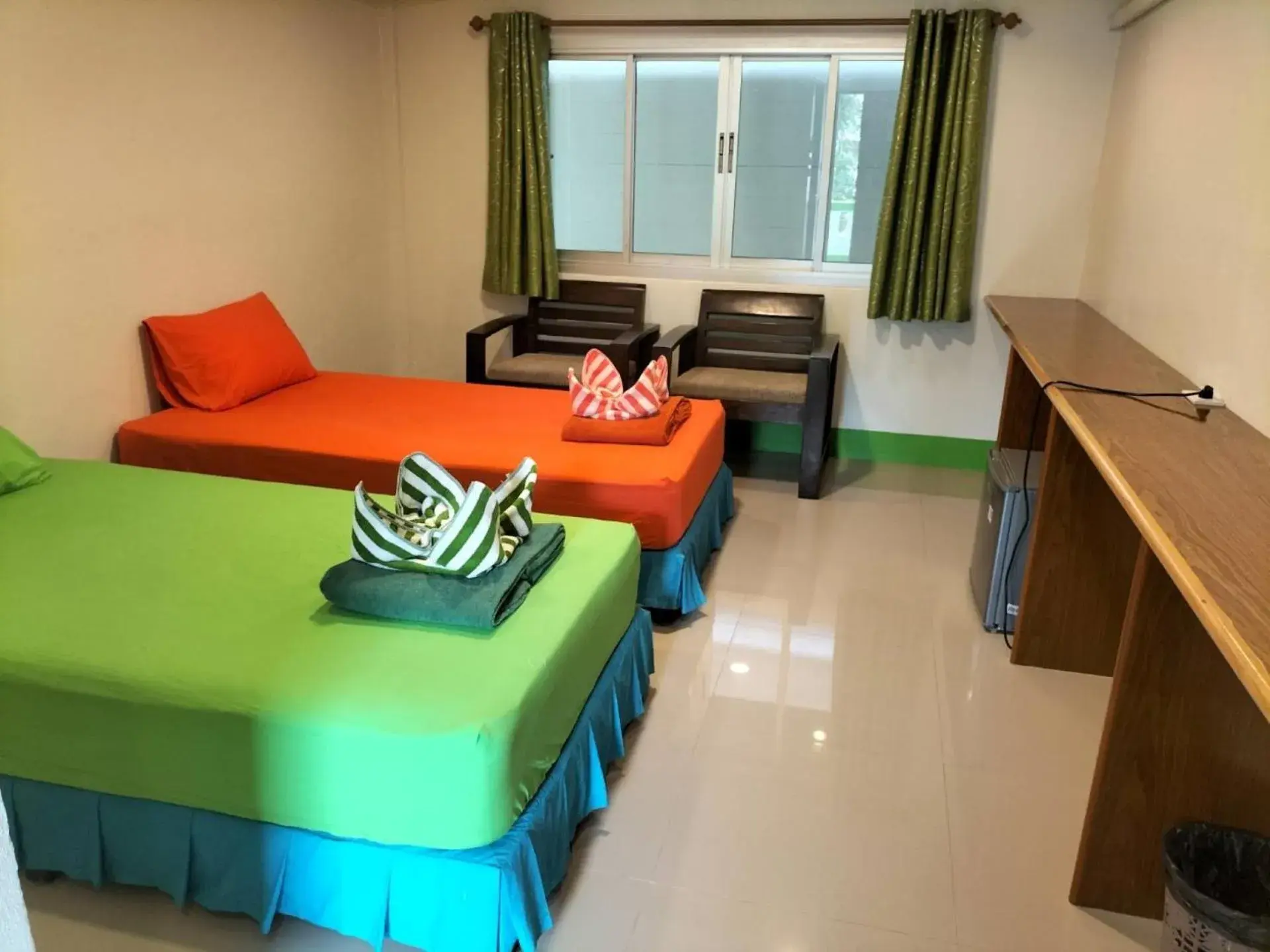 Standard Queen Room in Lotus Hostel Beach Koh Tao Standard Queen Room in Lotus Hostel Beach Koh Tao