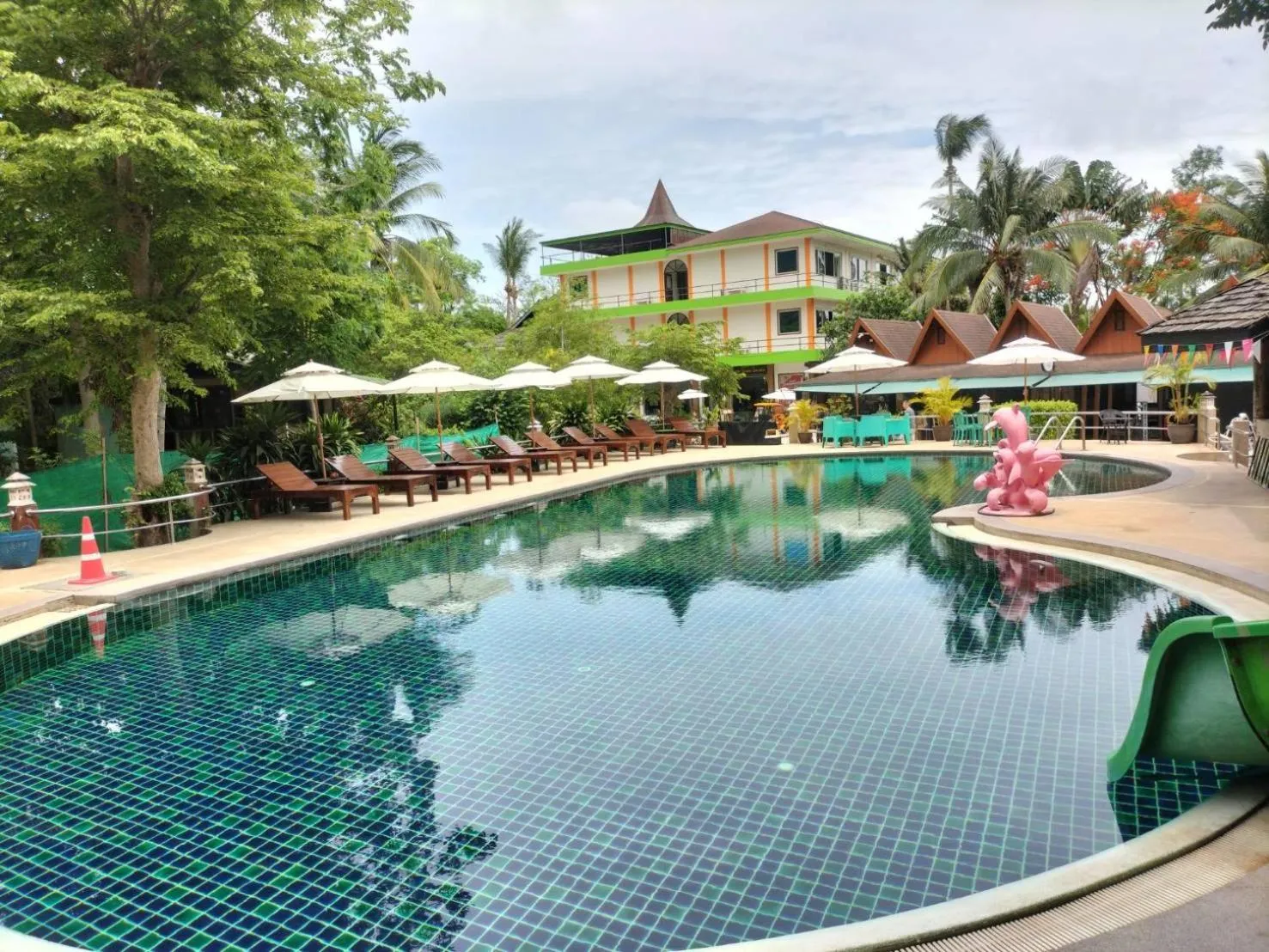 Swimming pool in Lotus Hostel Beach Koh Tao