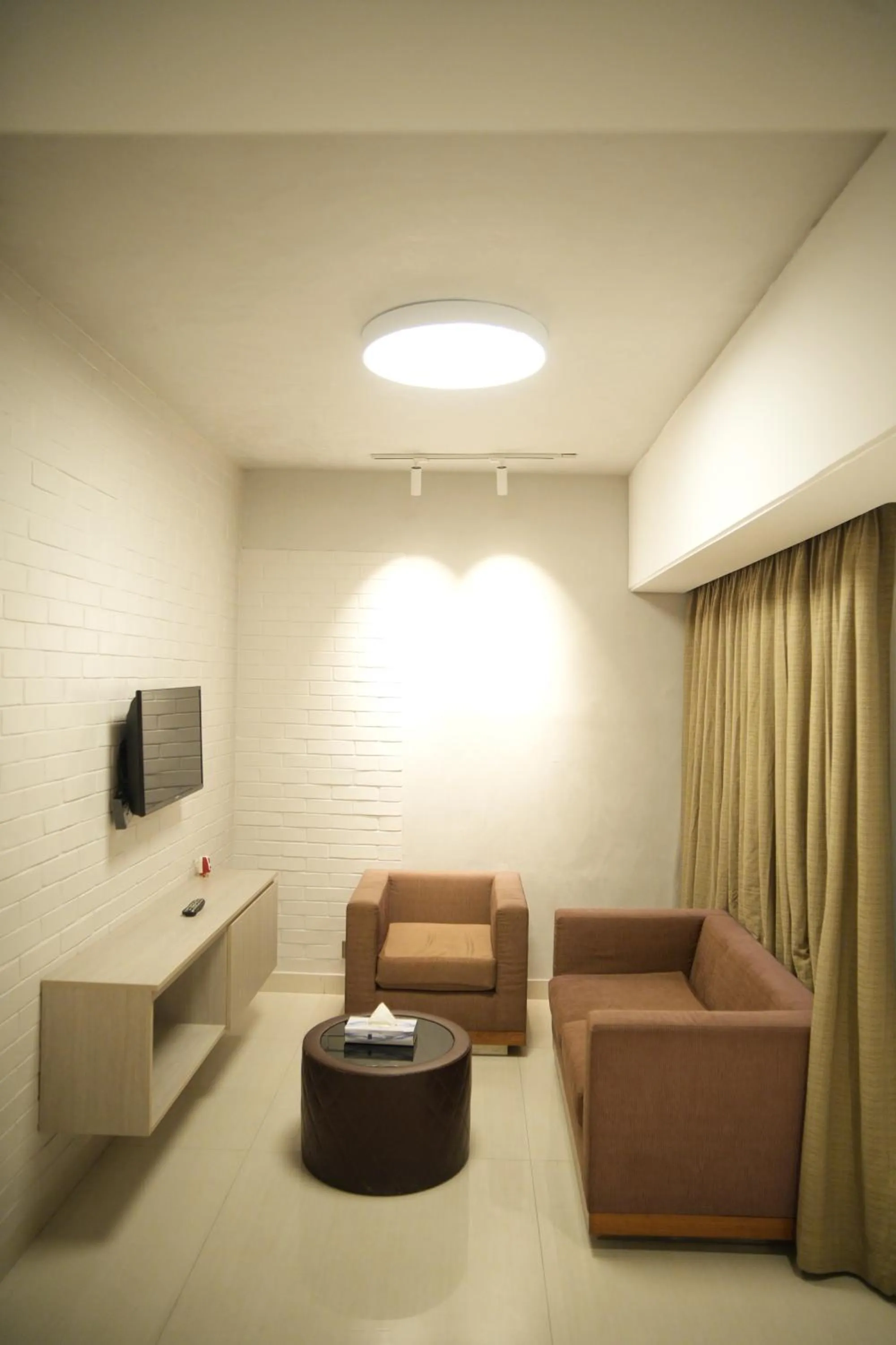 Seating area in Lakeshore Heights