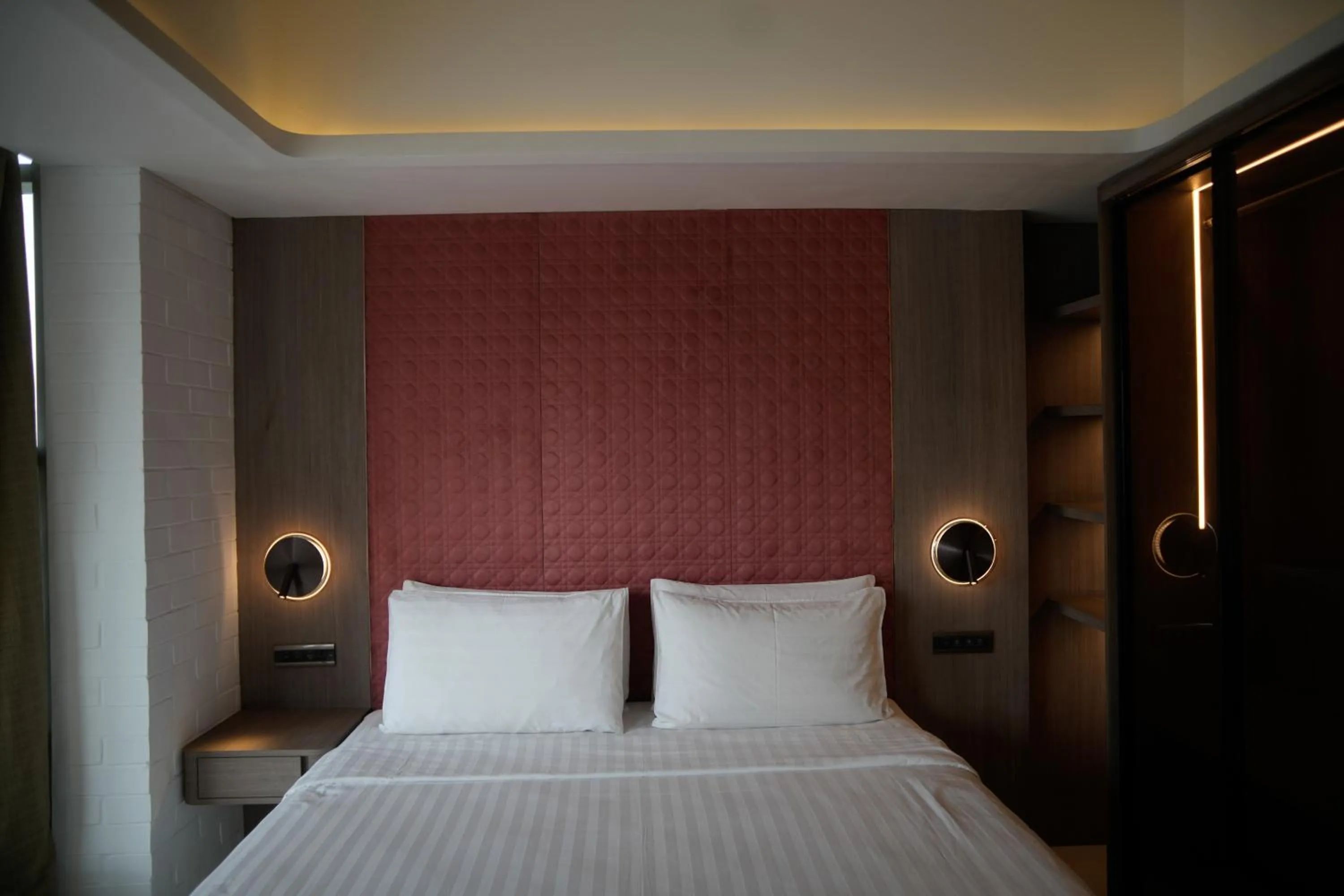 Bed in Lakeshore Heights