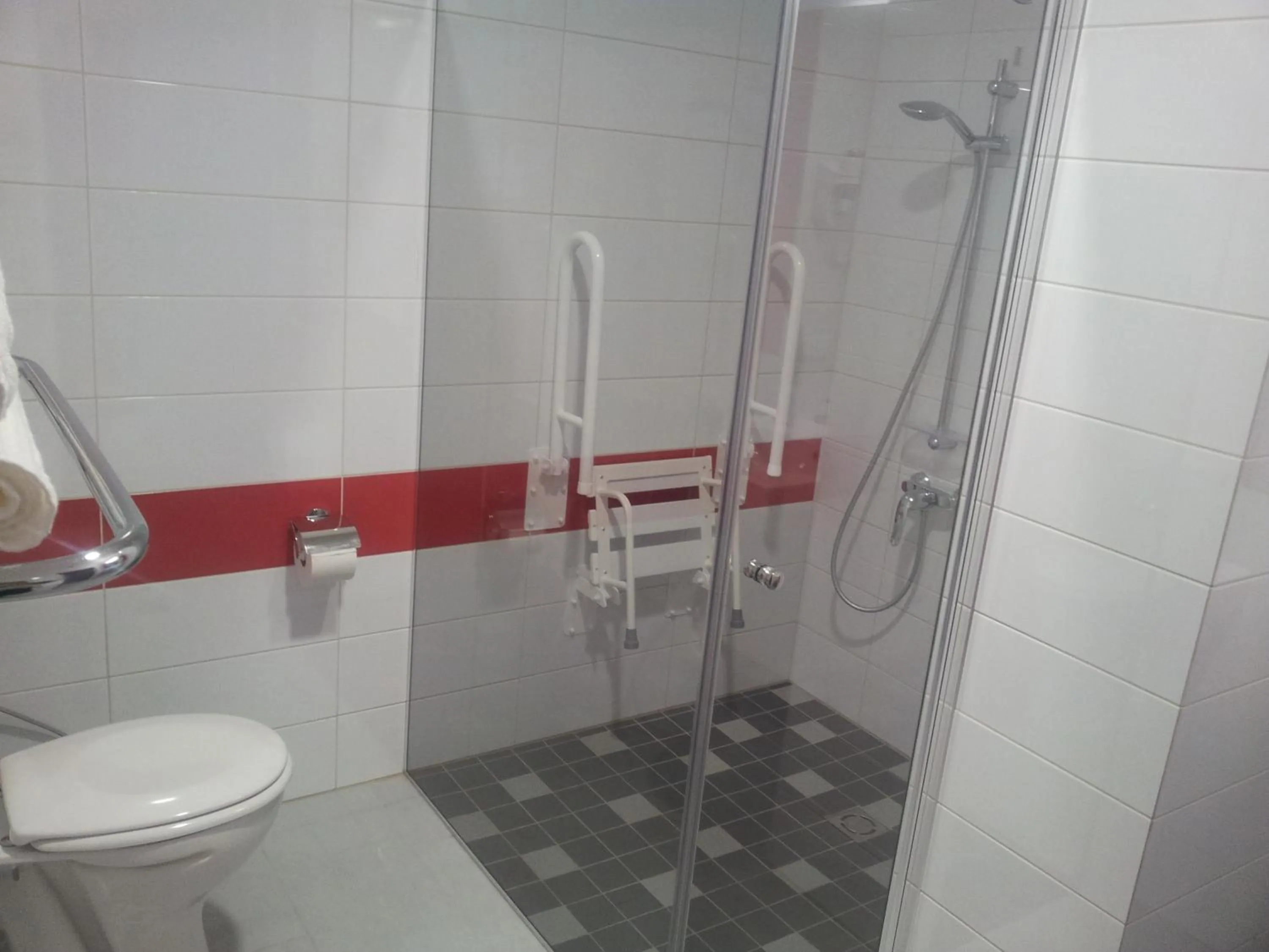 Shower in Algiro Hotel