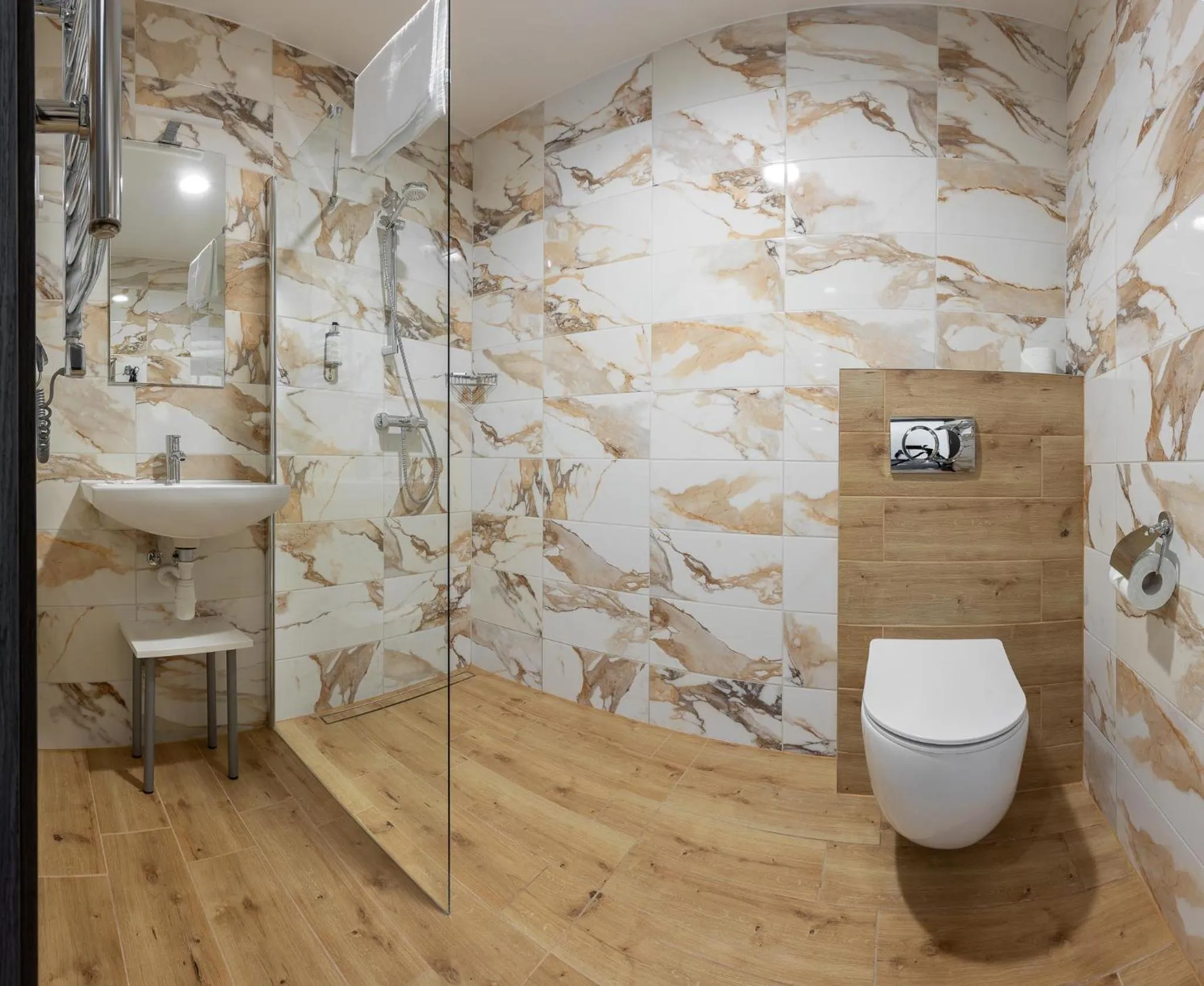 Shower in Algiro Hotel