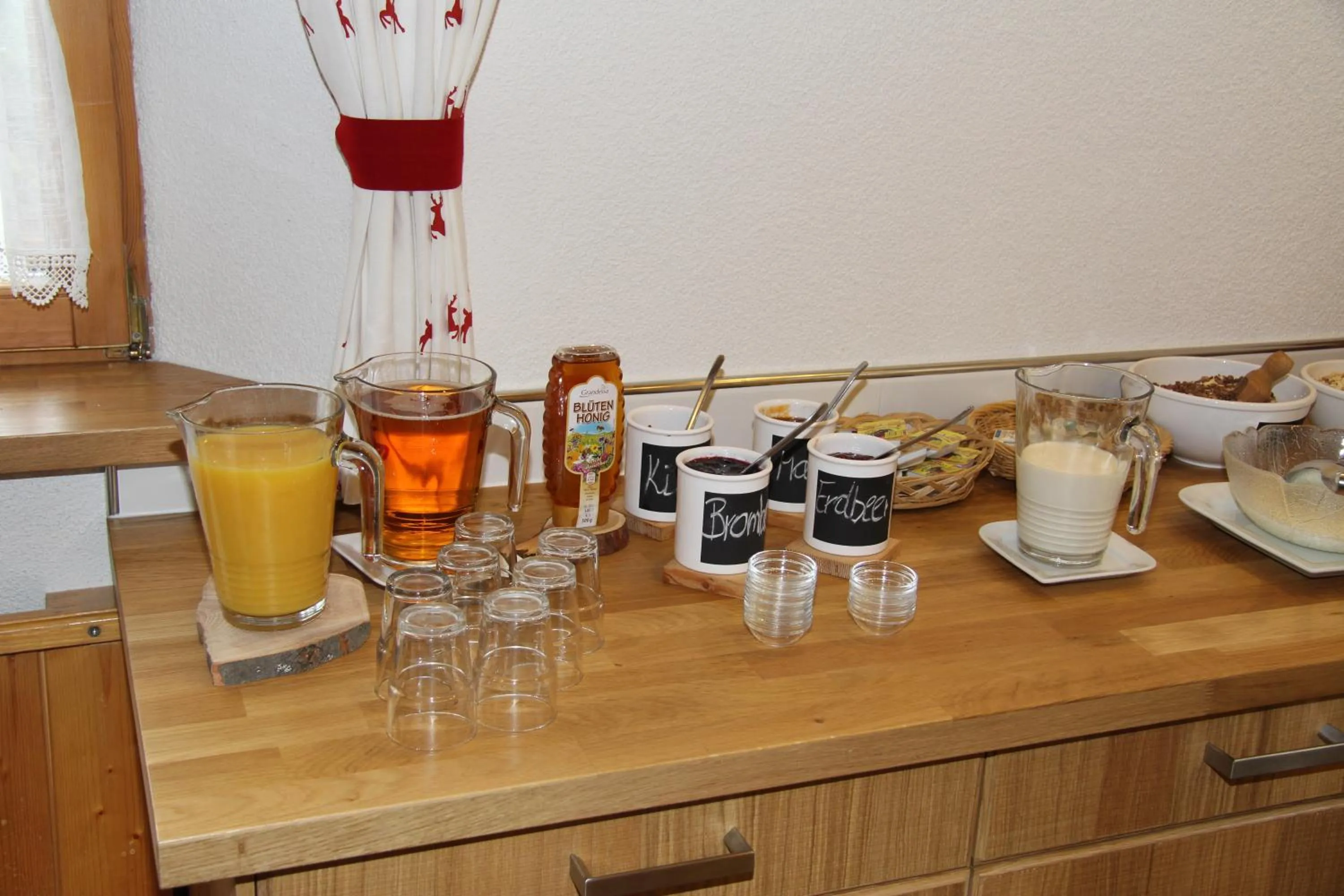 Buffet breakfast in Haus Piz Lad