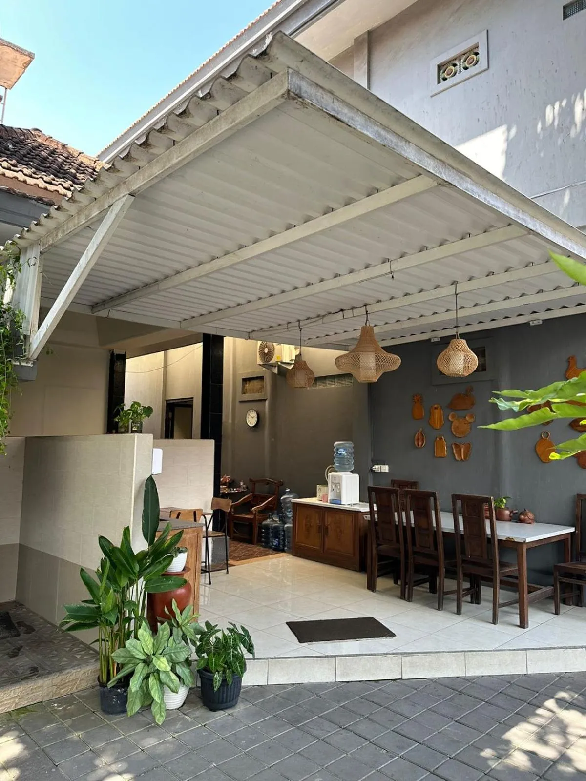 Communal kitchen in Pudak Sari Homestay