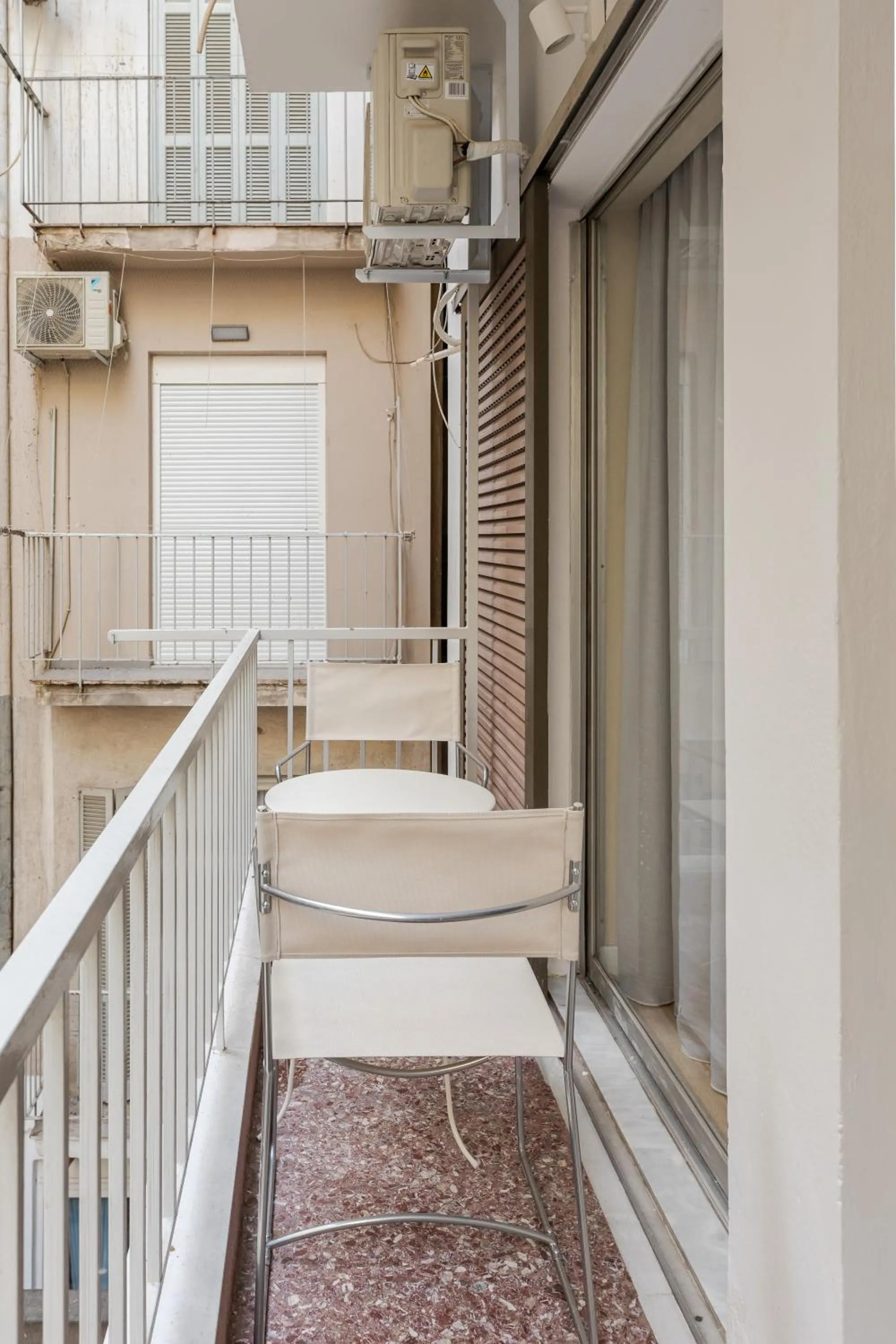 Balcony/Terrace in Mandarin apartments by halu!