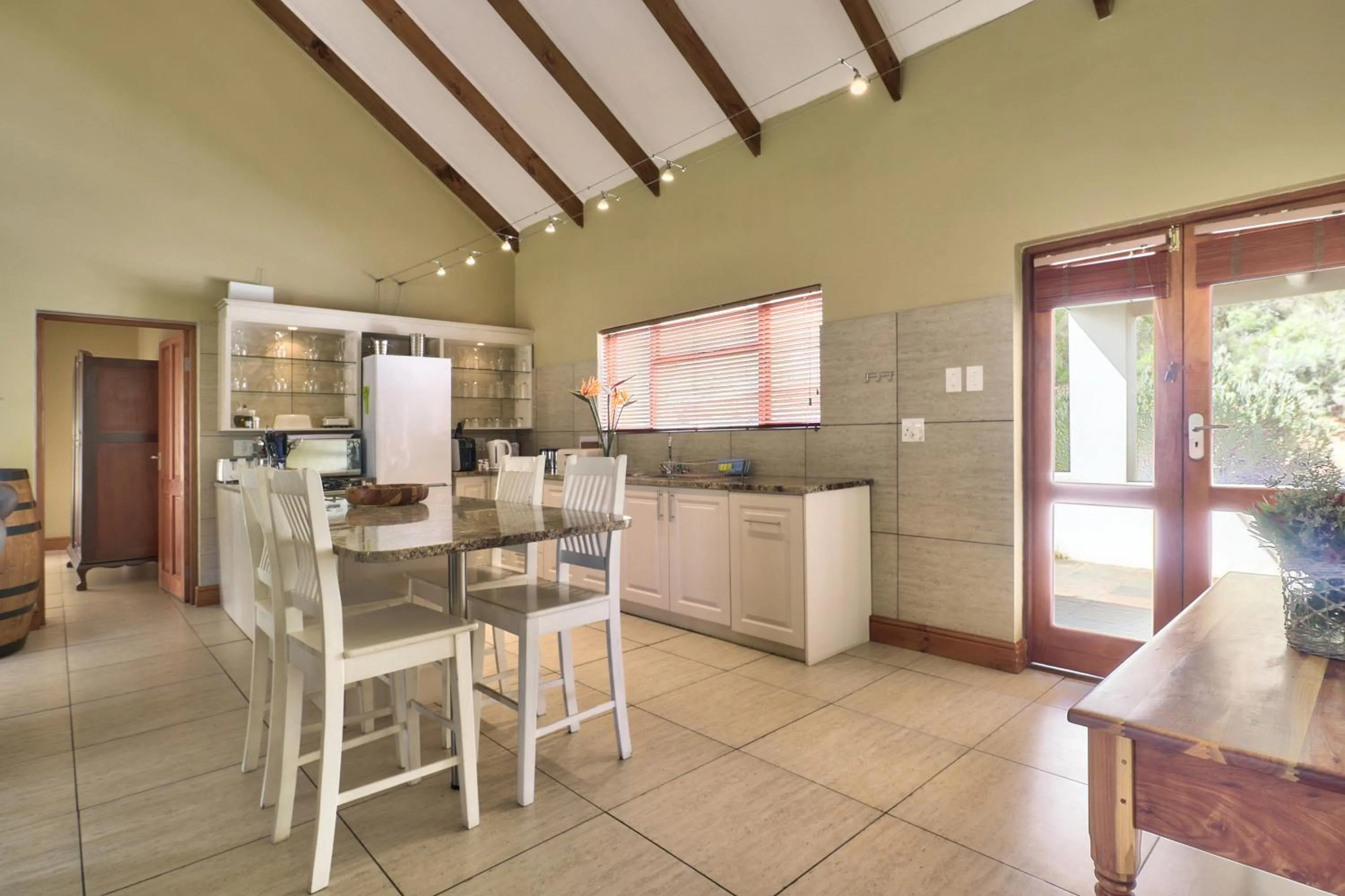 Kitchen or kitchenette in Orange Grove