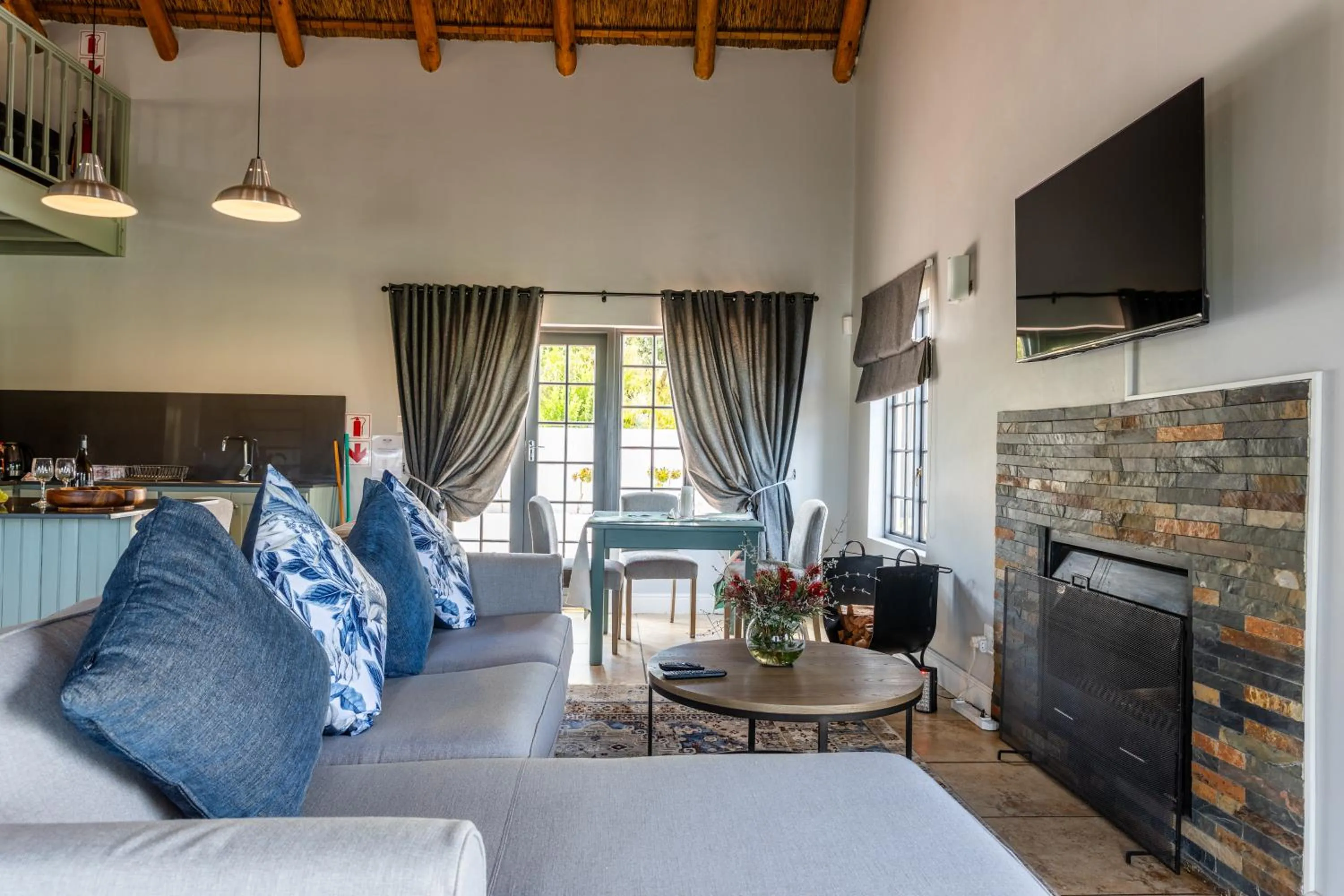 Communal lounge/ TV room in Orange Grove