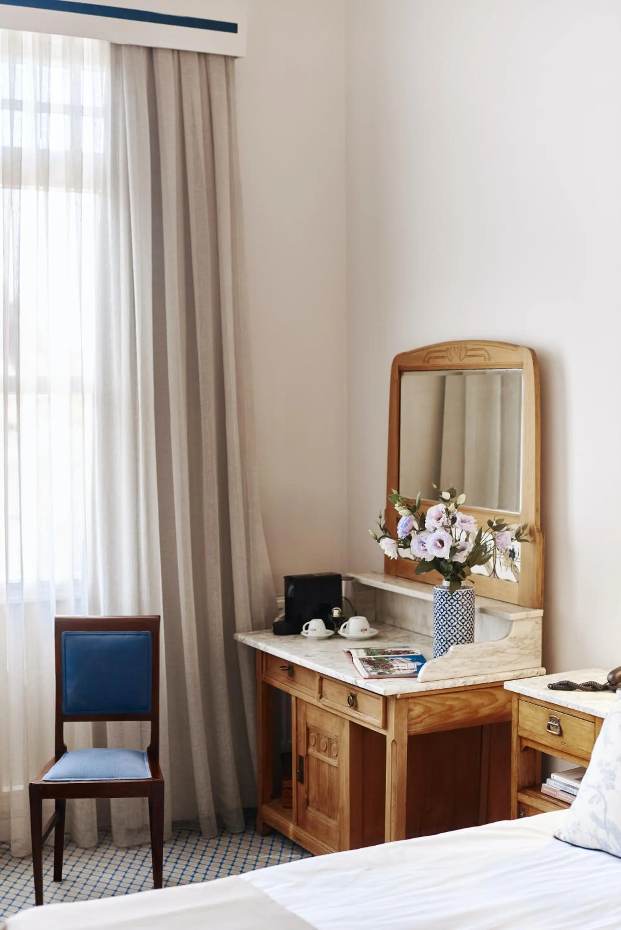 Coffee/tea facilities, Bed in Büyükada Splendid Palace Hotel