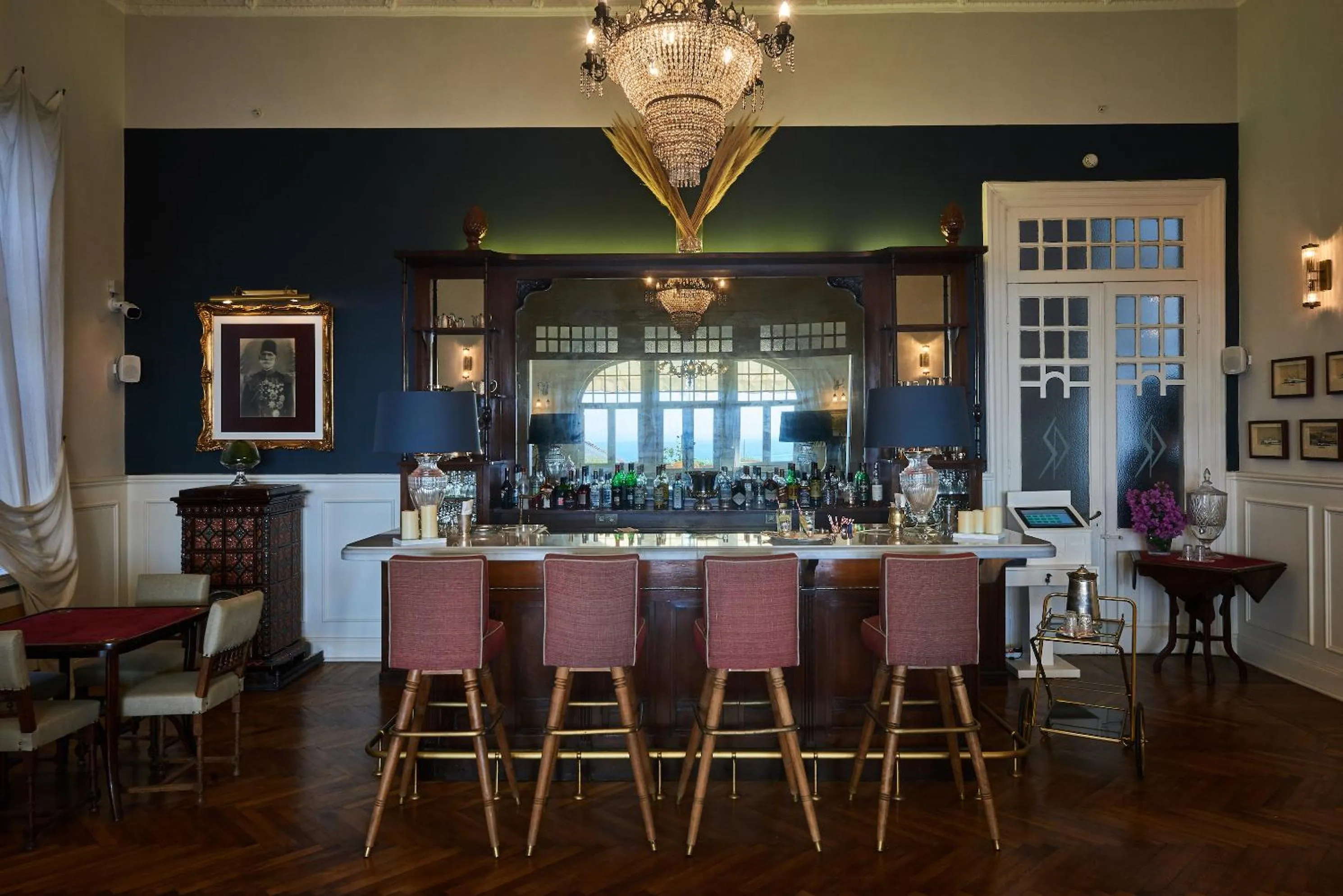 Lounge or bar in Büyükada Splendid Palace Hotel