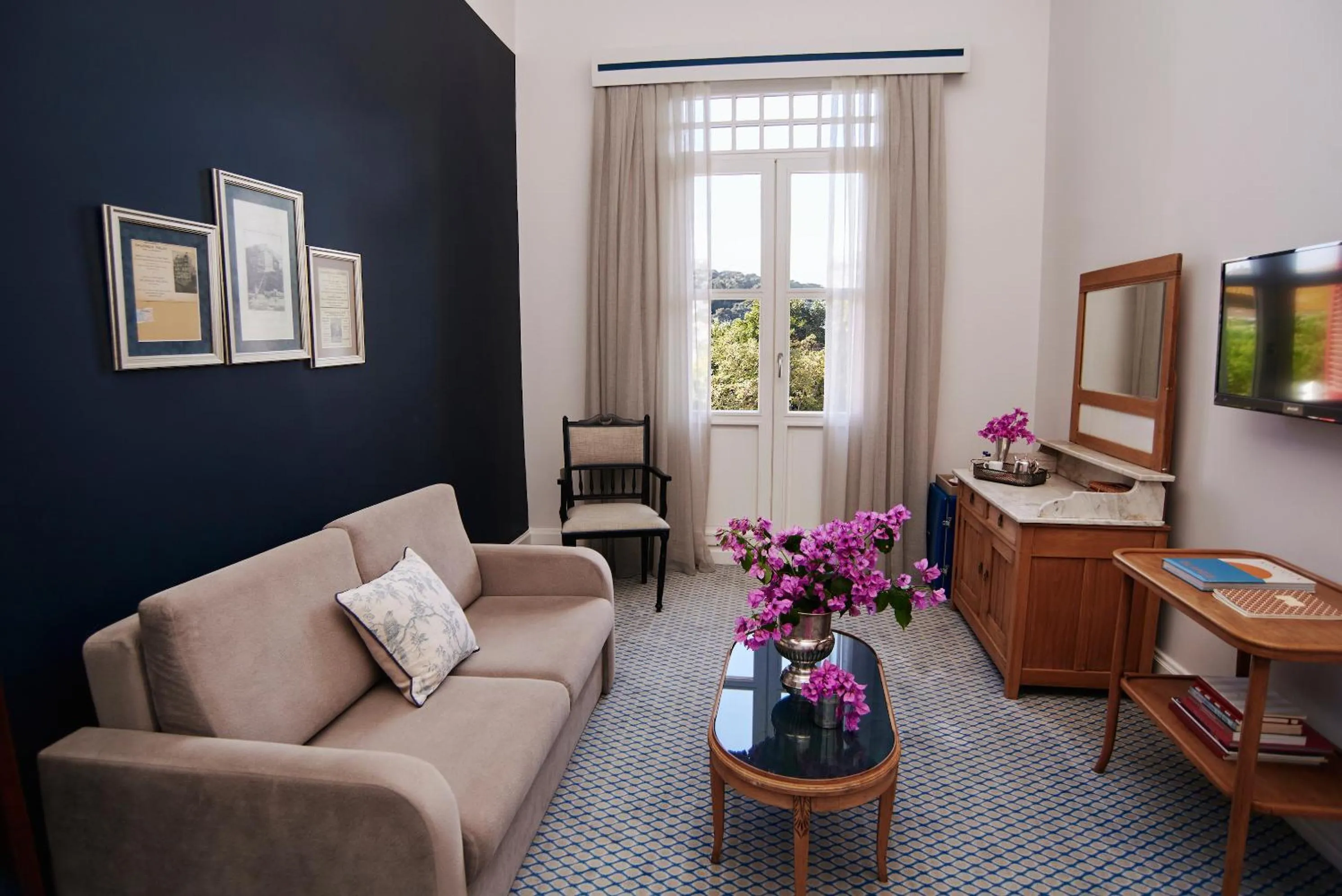 TV and multimedia in Büyükada Splendid Palace Hotel