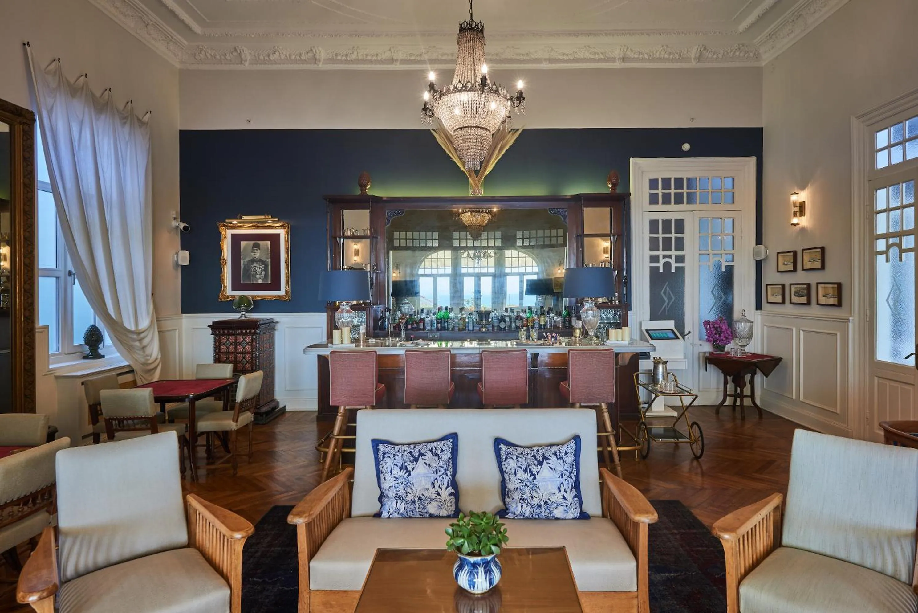 Lounge or bar in Büyükada Splendid Palace Hotel