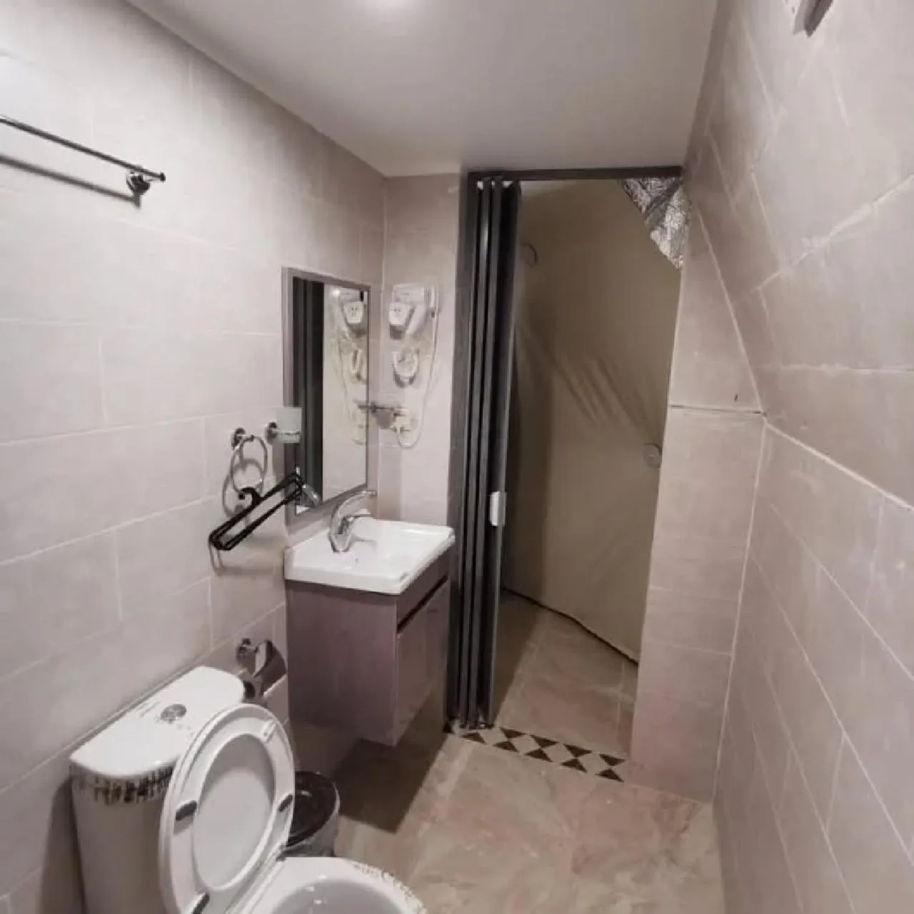 Shower in Wadirum winter