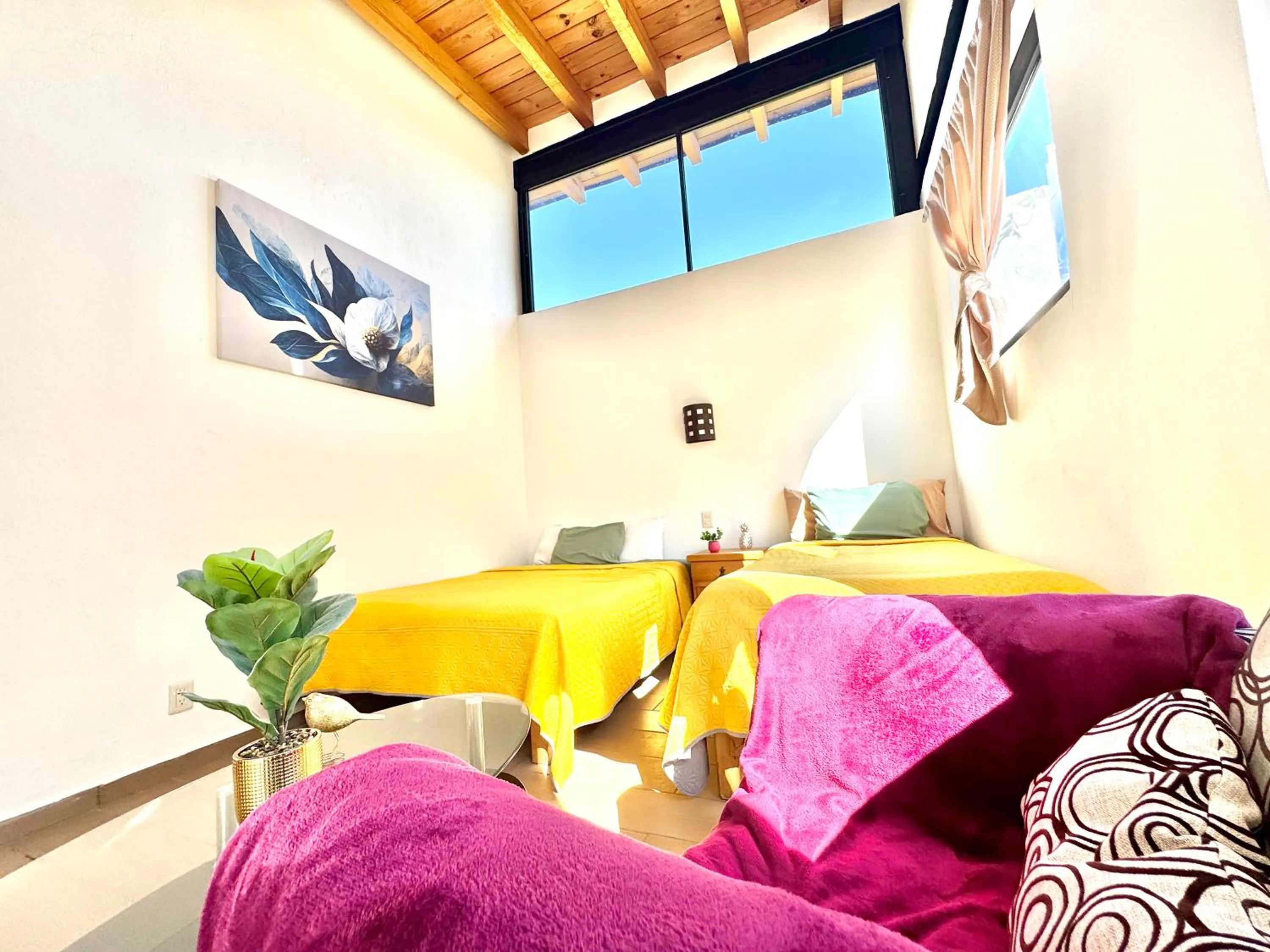 Bed in Encino House Hotel Boutique