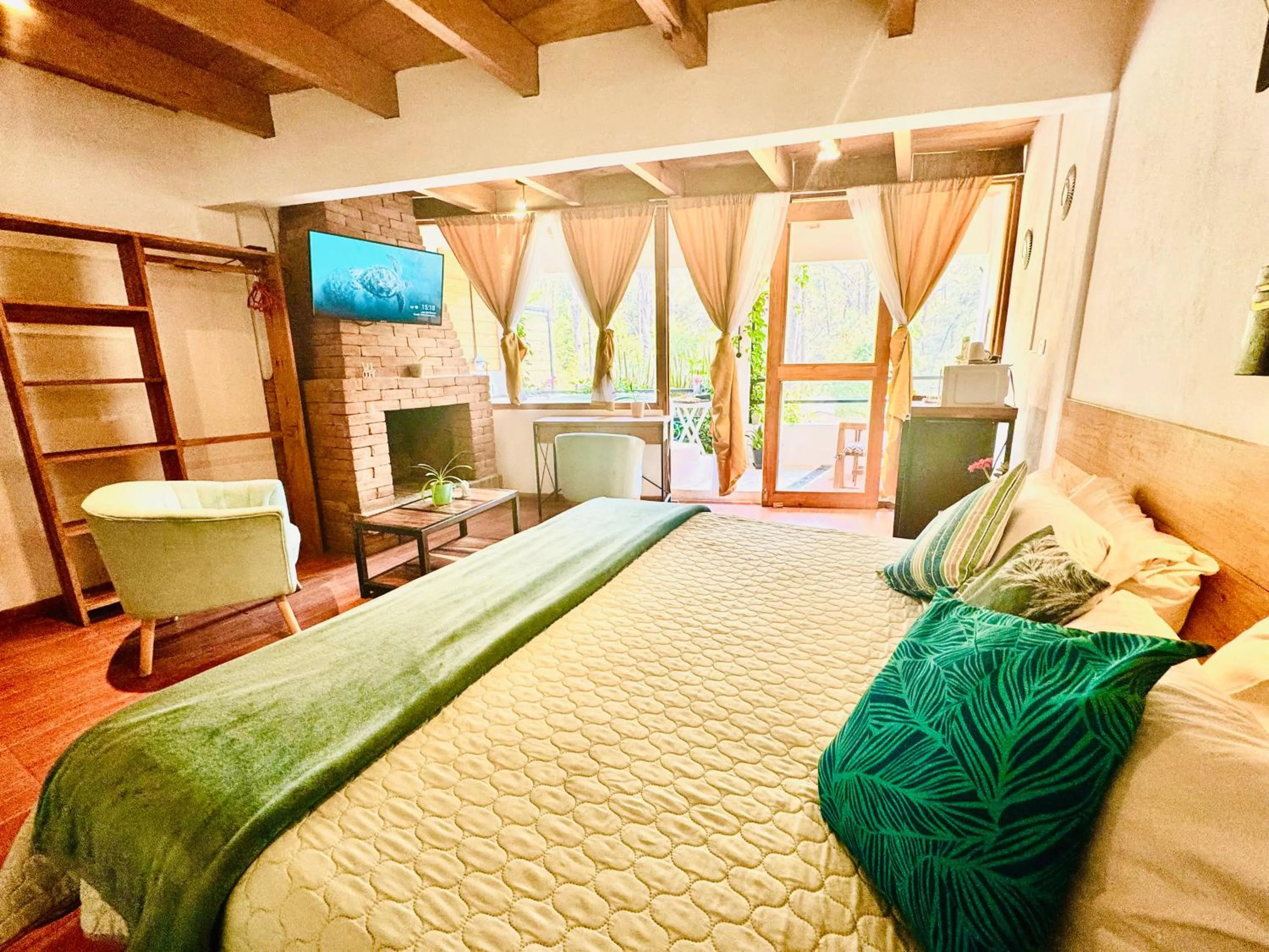 Bed in Encino House Hotel Boutique