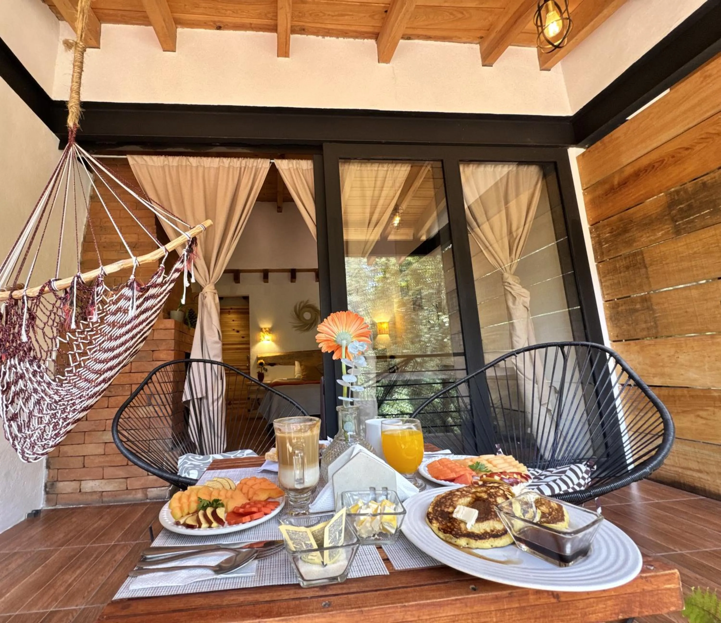 Day in Encino House Hotel Boutique