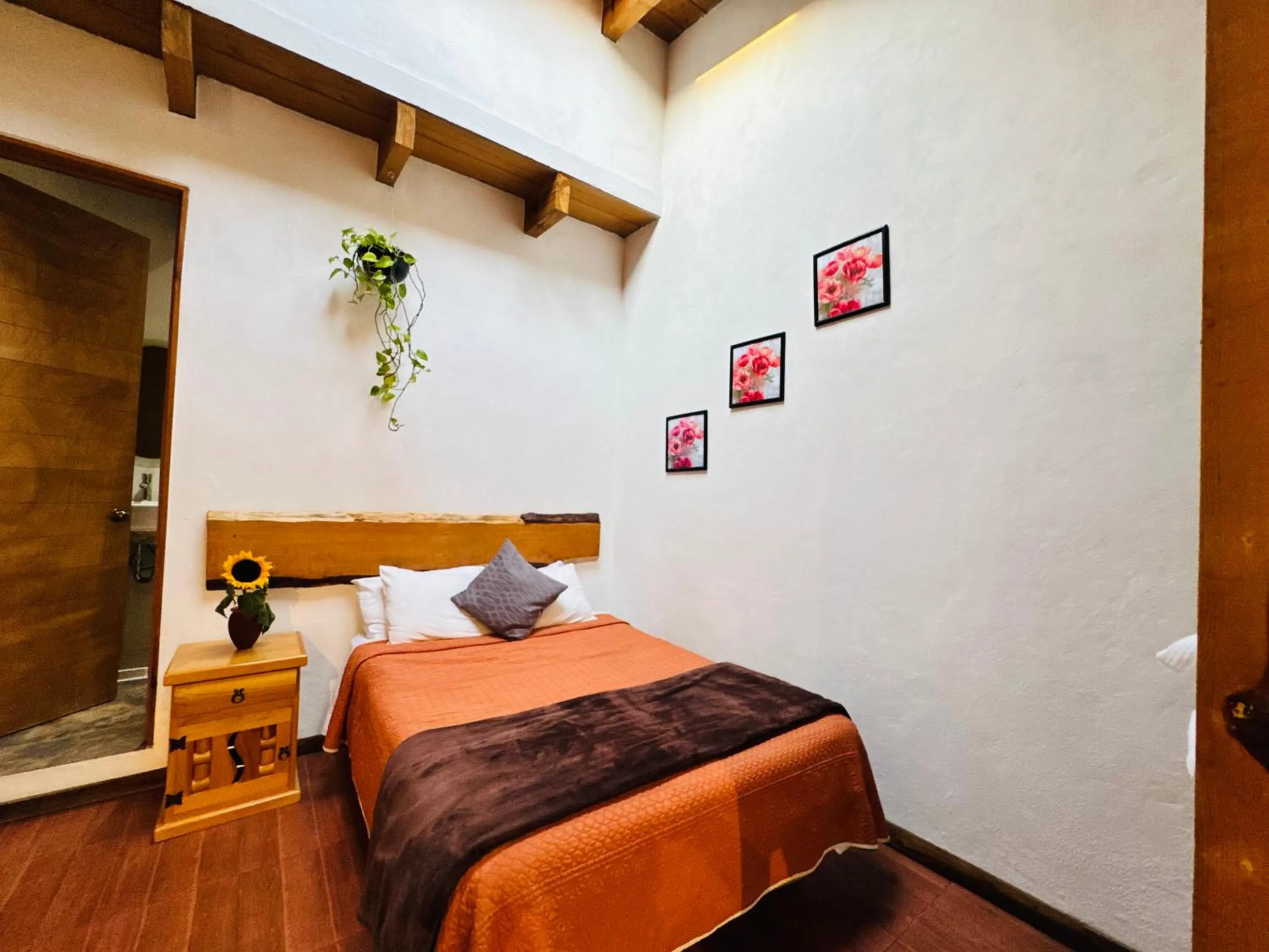 Bed in Encino House Hotel Boutique