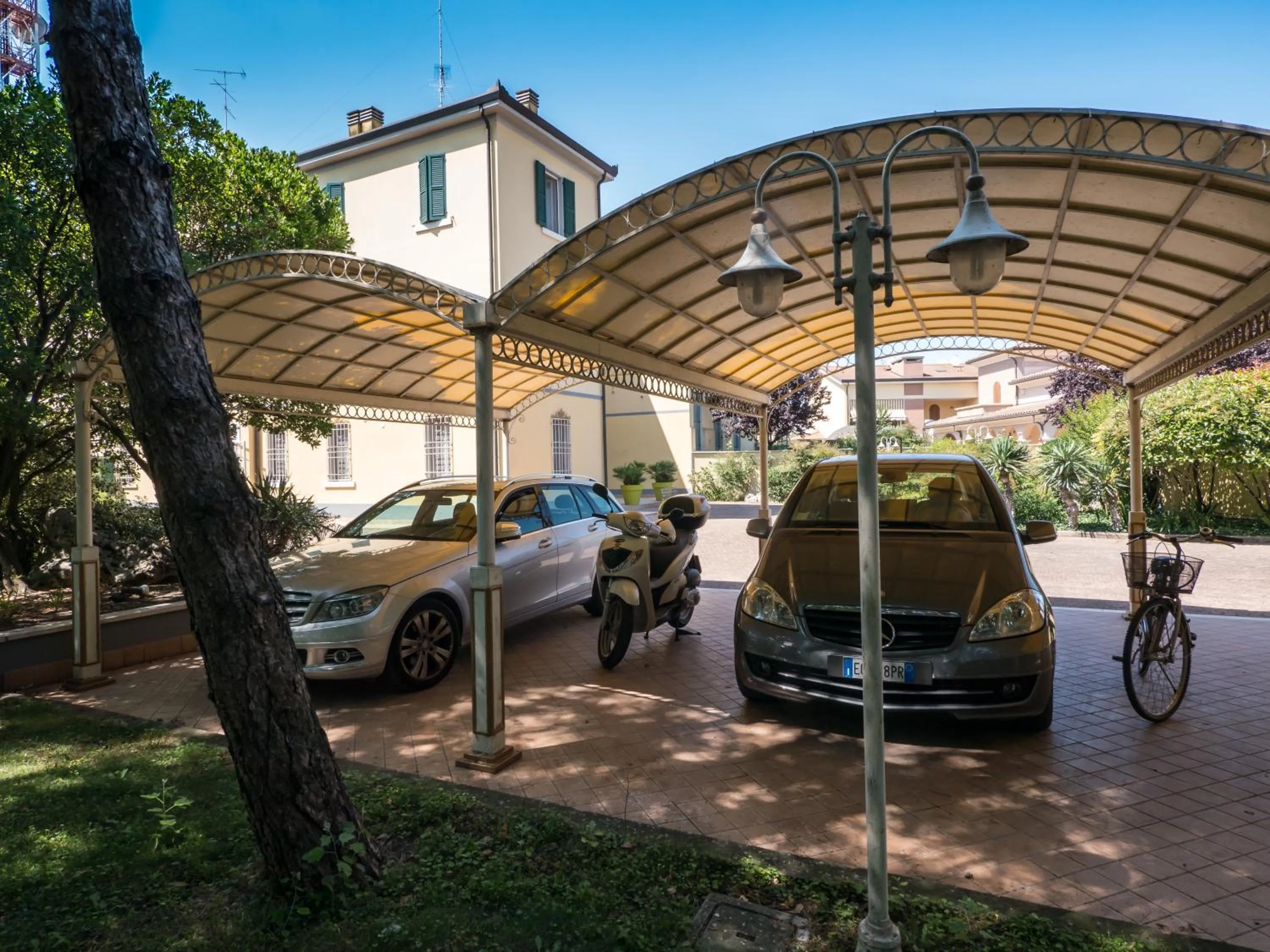 Parking in Villa Bellini Room&Breakfast