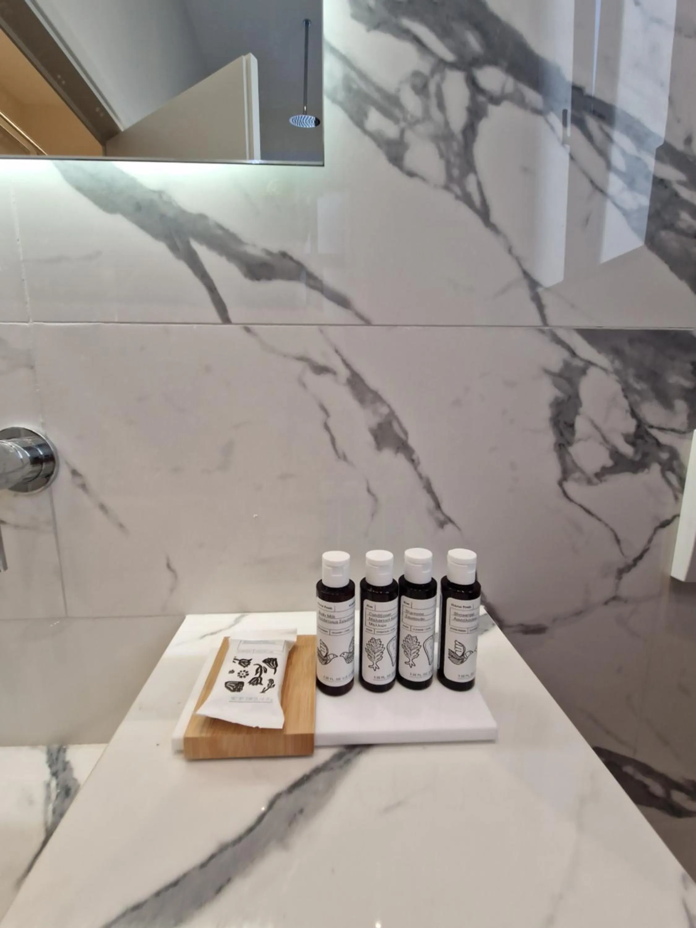 Bathroom in Jensen Luxury Suites