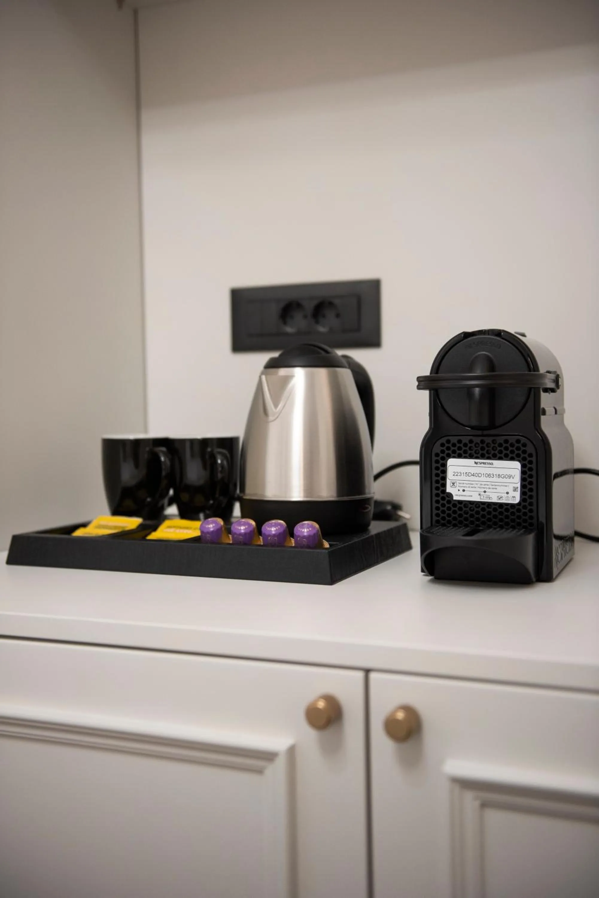 Coffee/tea facilities in Jensen Luxury Suites
