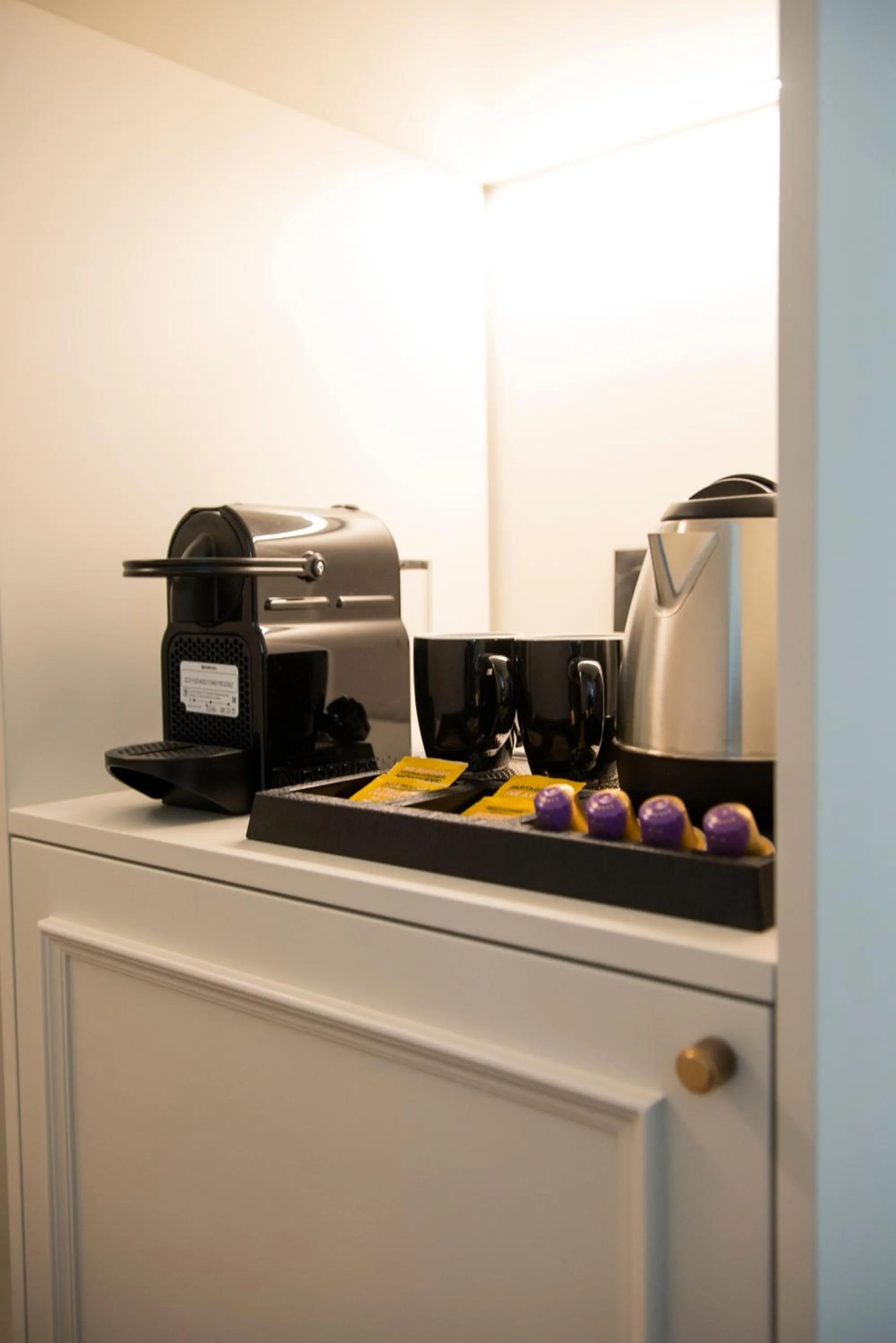 Coffee/tea facilities in Jensen Luxury Suites