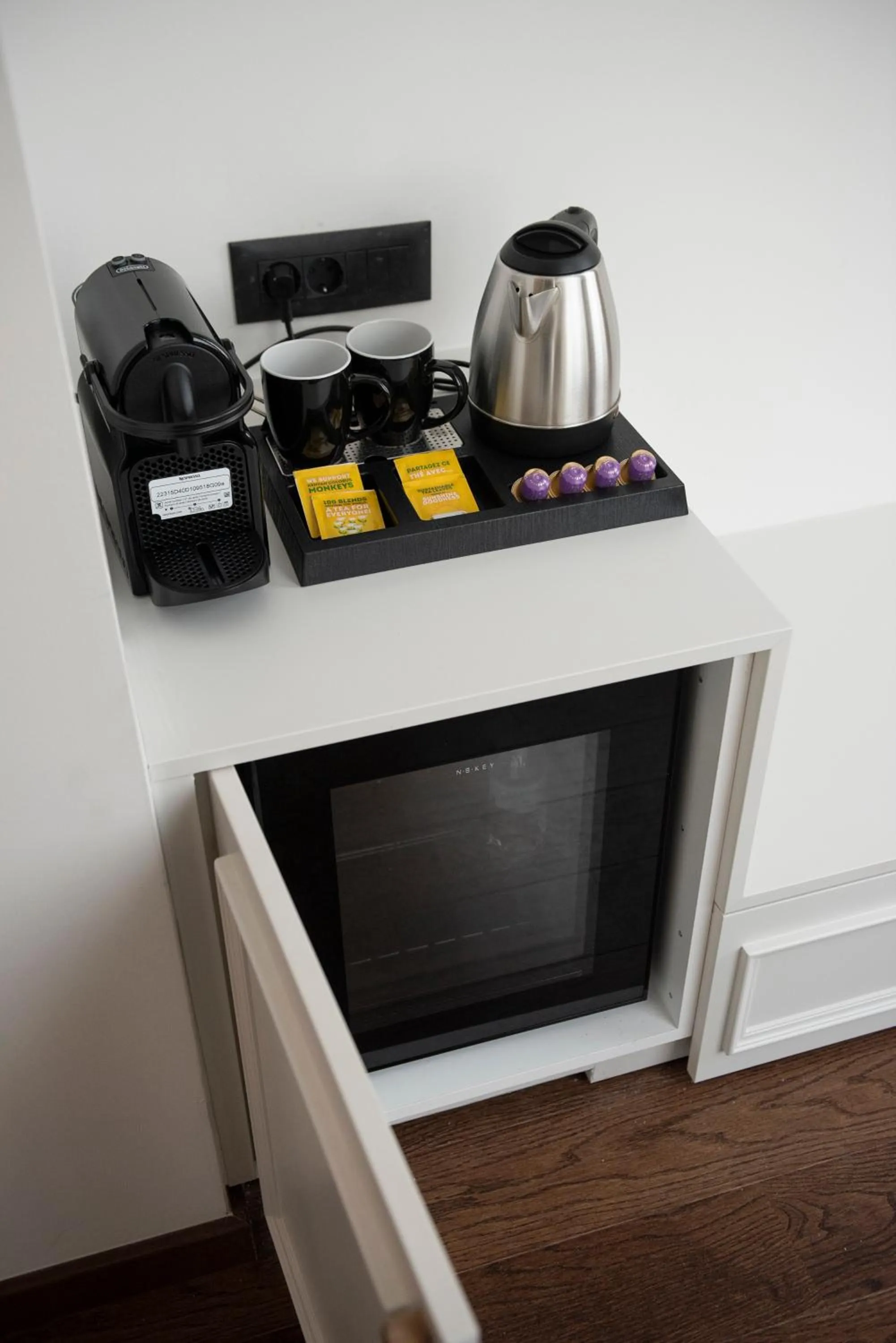 Coffee/tea facilities in Jensen Luxury Suites
