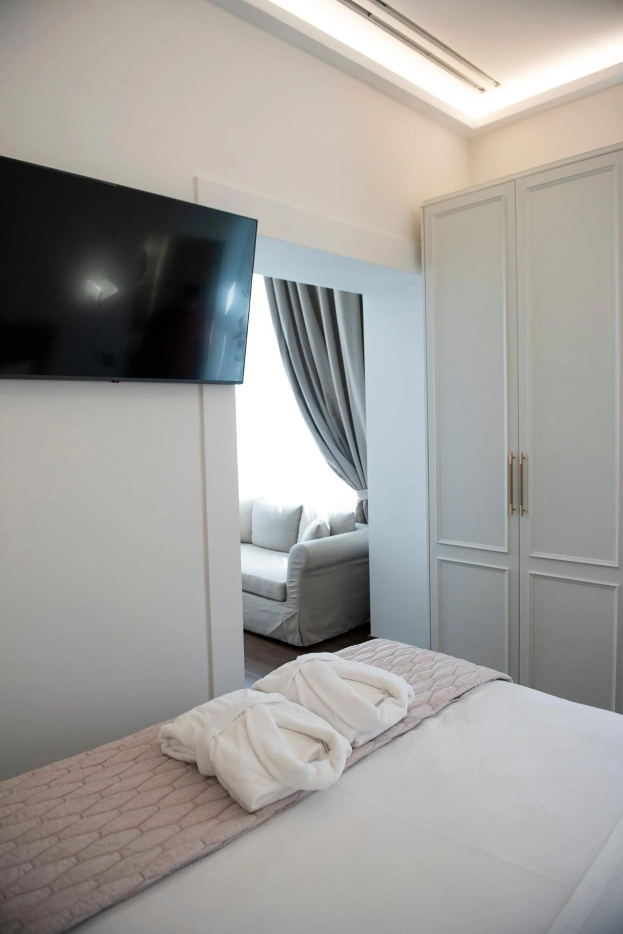 Bed in Jensen Luxury Suites