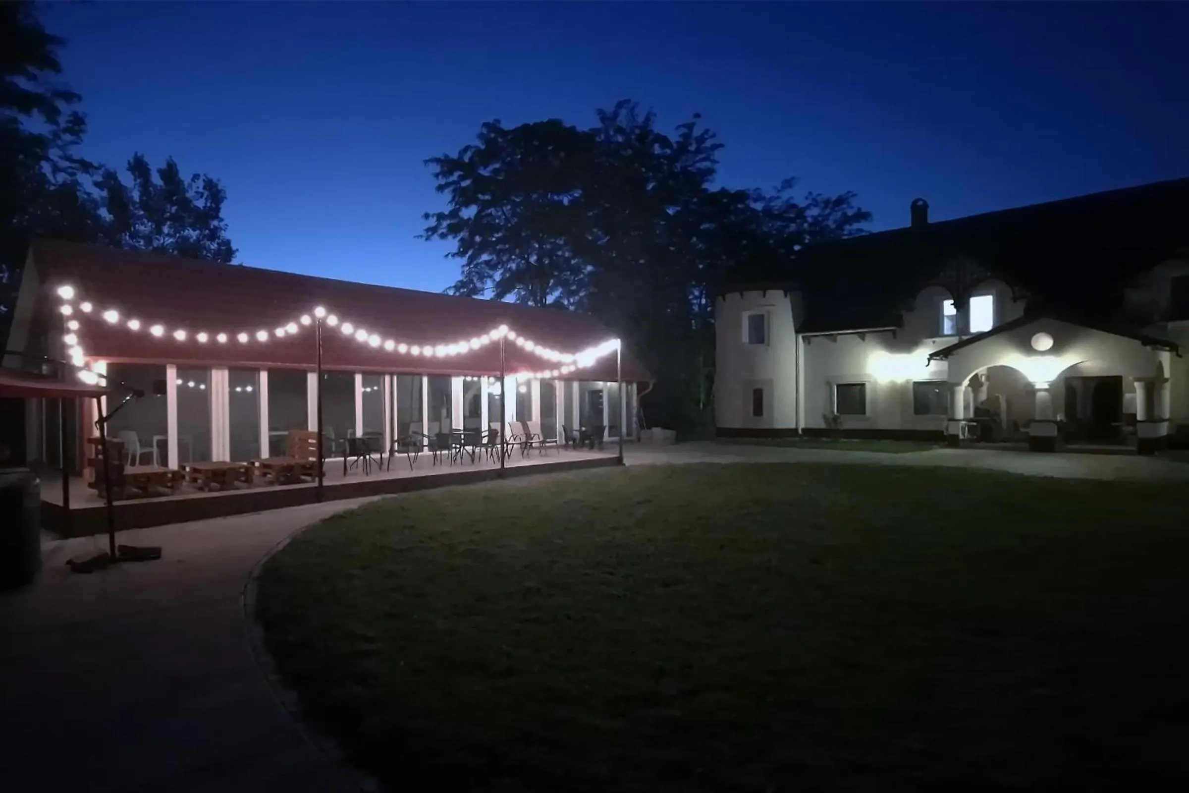 Night in The Luxo Wine Museum Hotel